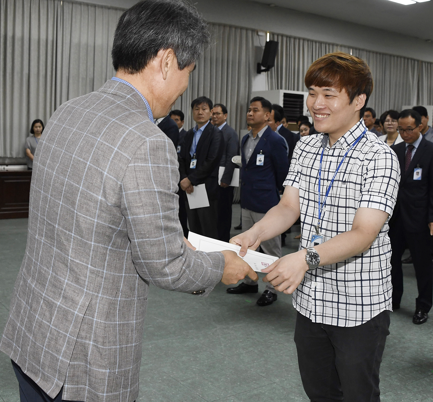 20170629-2017년 하반기 정기인사발령 발령장 수여 158273.jpg