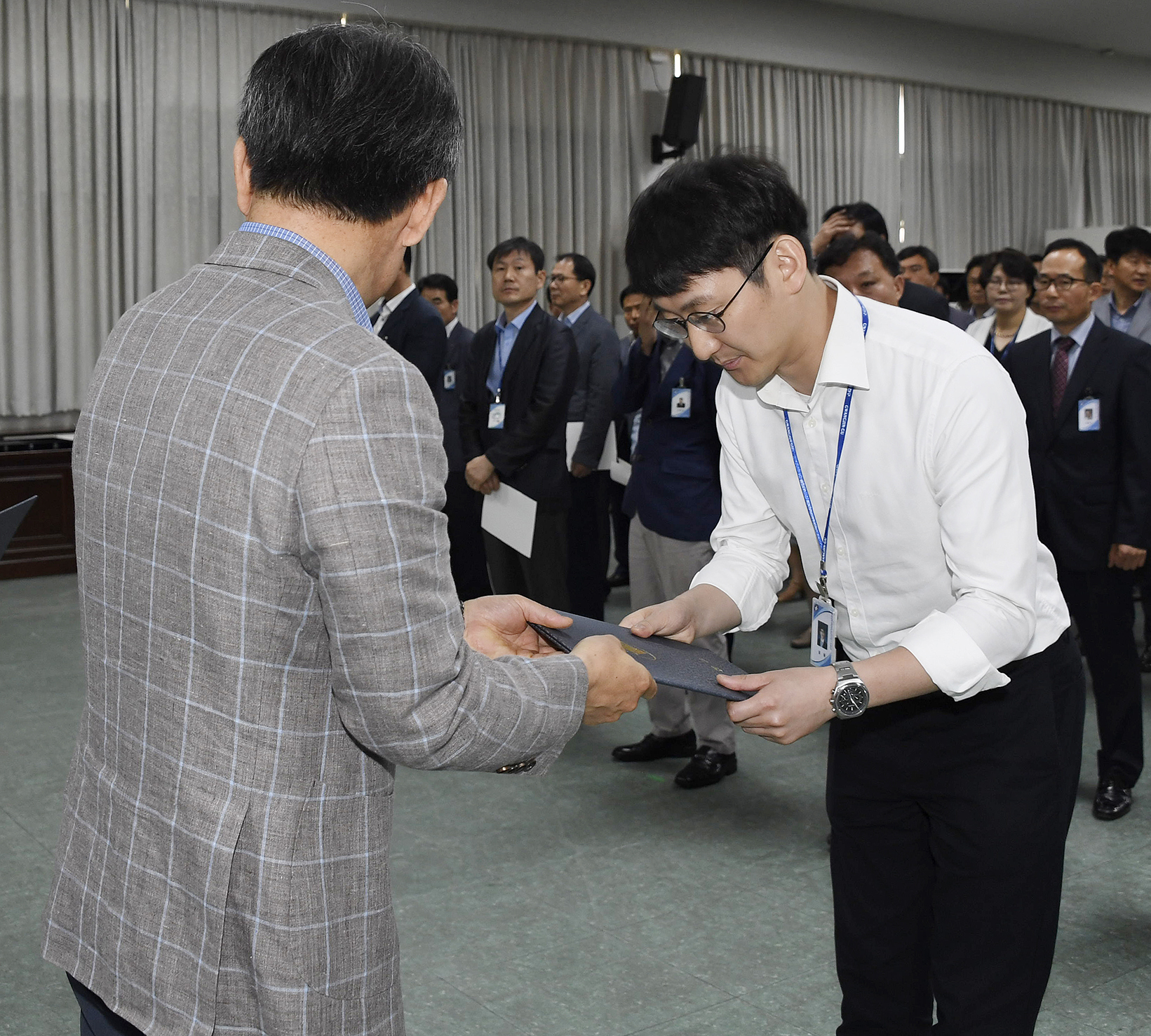 20170629-2017년 하반기 정기인사발령 발령장 수여 158214.jpg