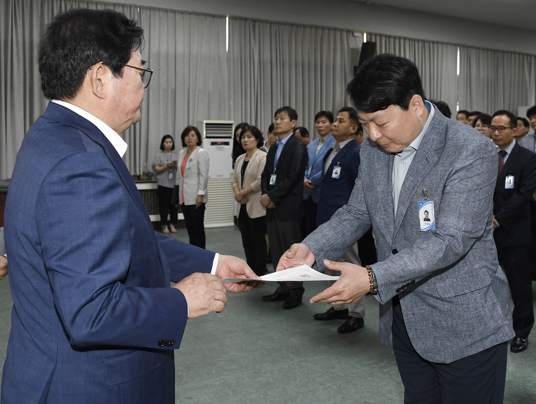 20170629-2017년 하반기 정기인사발령 발령장 수여 157959.jpg