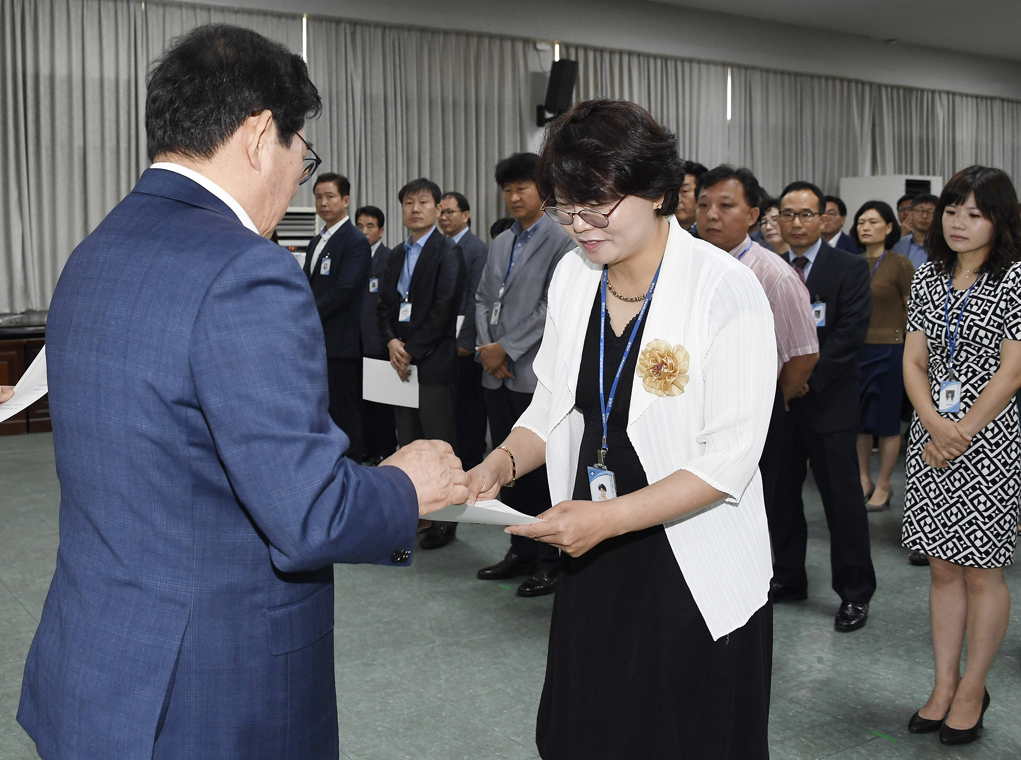 20170629-2017년 하반기 정기인사발령 발령장 수여 158033.jpg