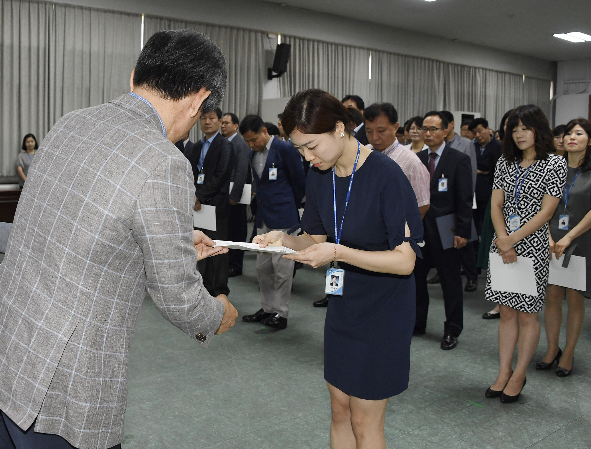 20170629-2017년 하반기 정기인사발령 발령장 수여 158291.jpg