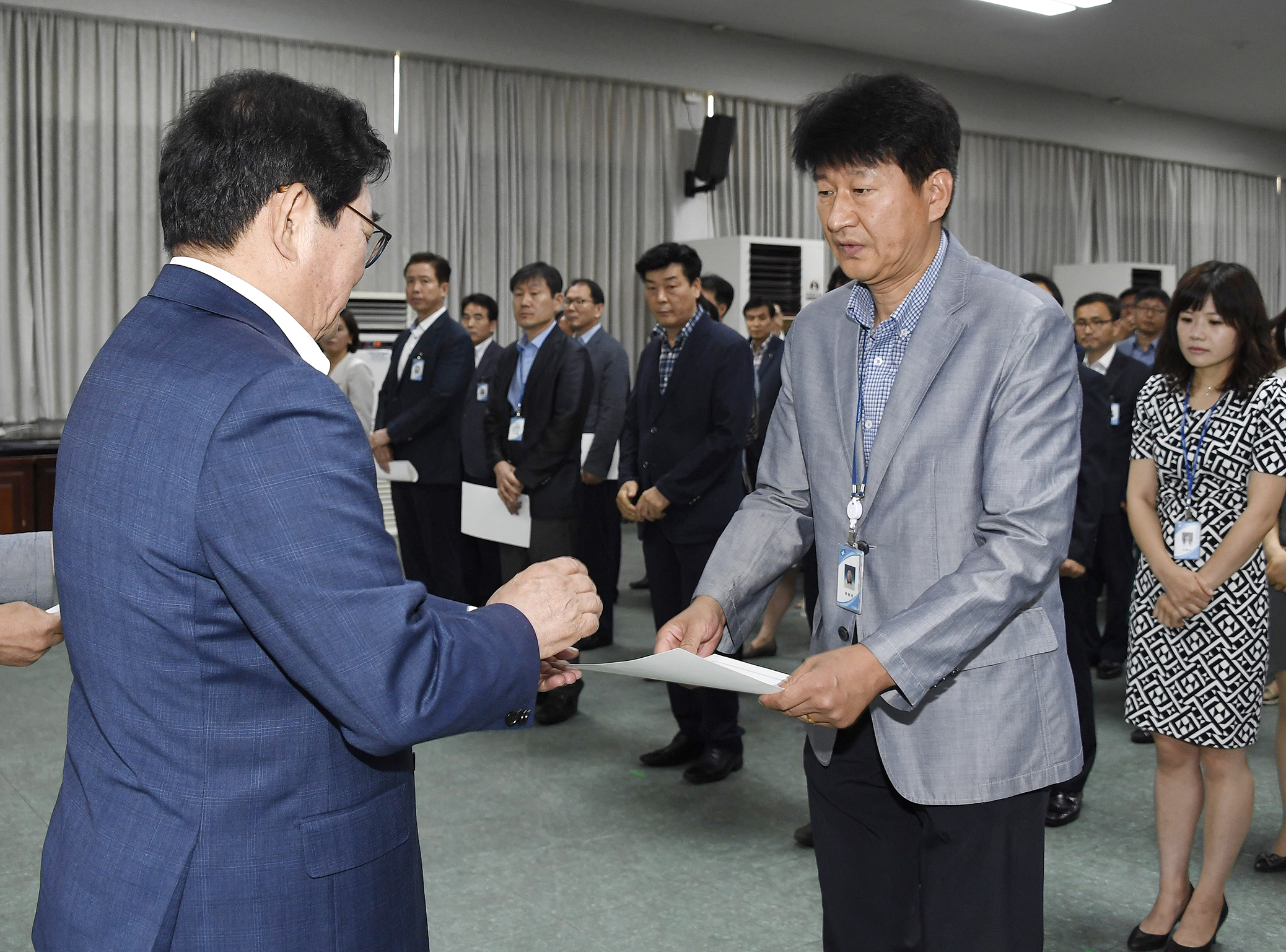 20170629-2017년 하반기 정기인사발령 발령장 수여 158036.jpg