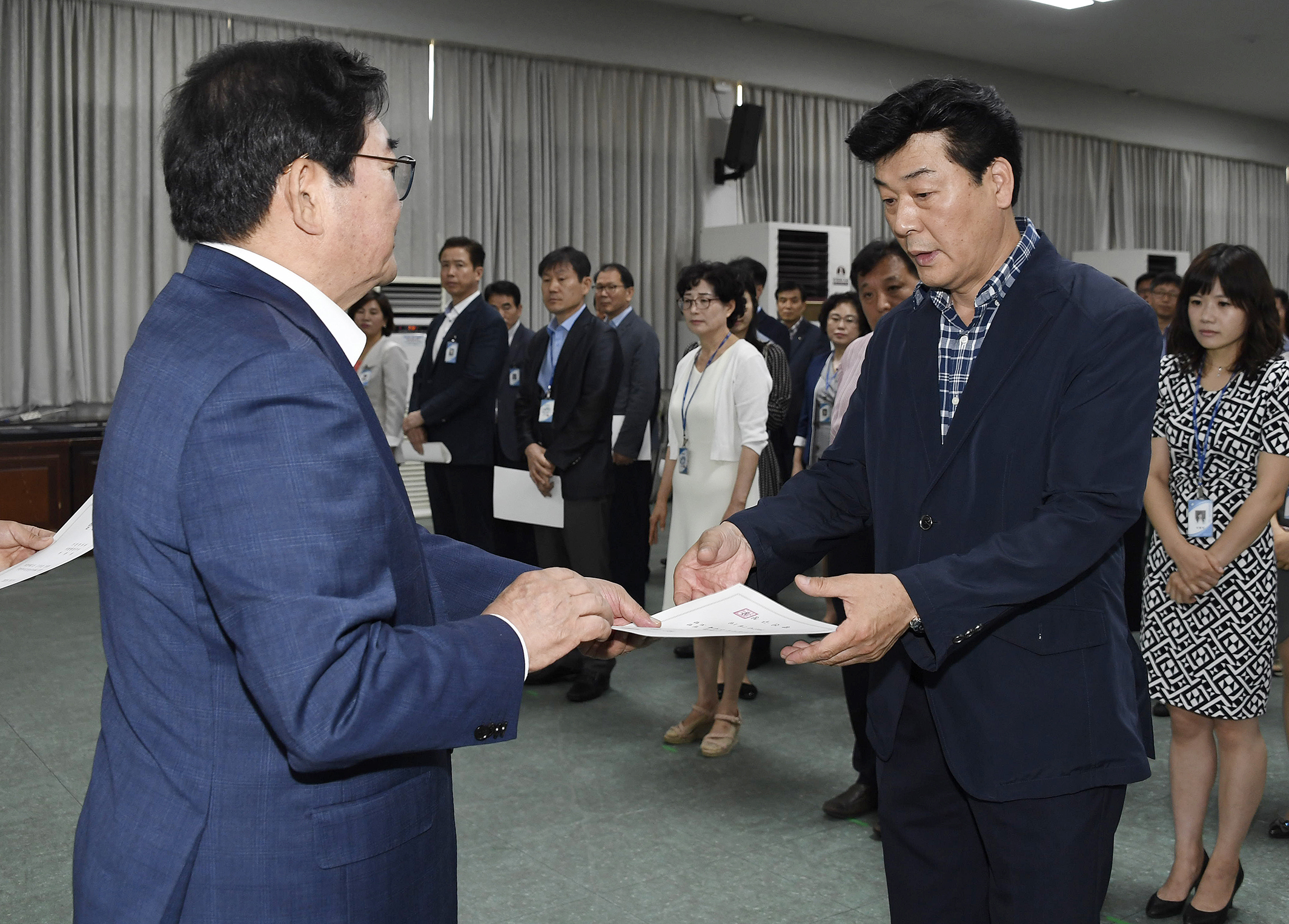 20170629-2017년 하반기 정기인사발령 발령장 수여 158038.jpg