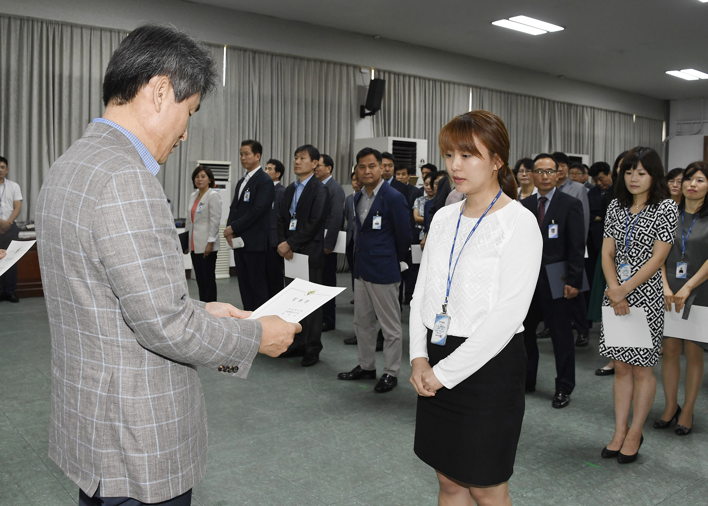 20170629-2017년 하반기 정기인사발령 발령장 수여 158294.jpg