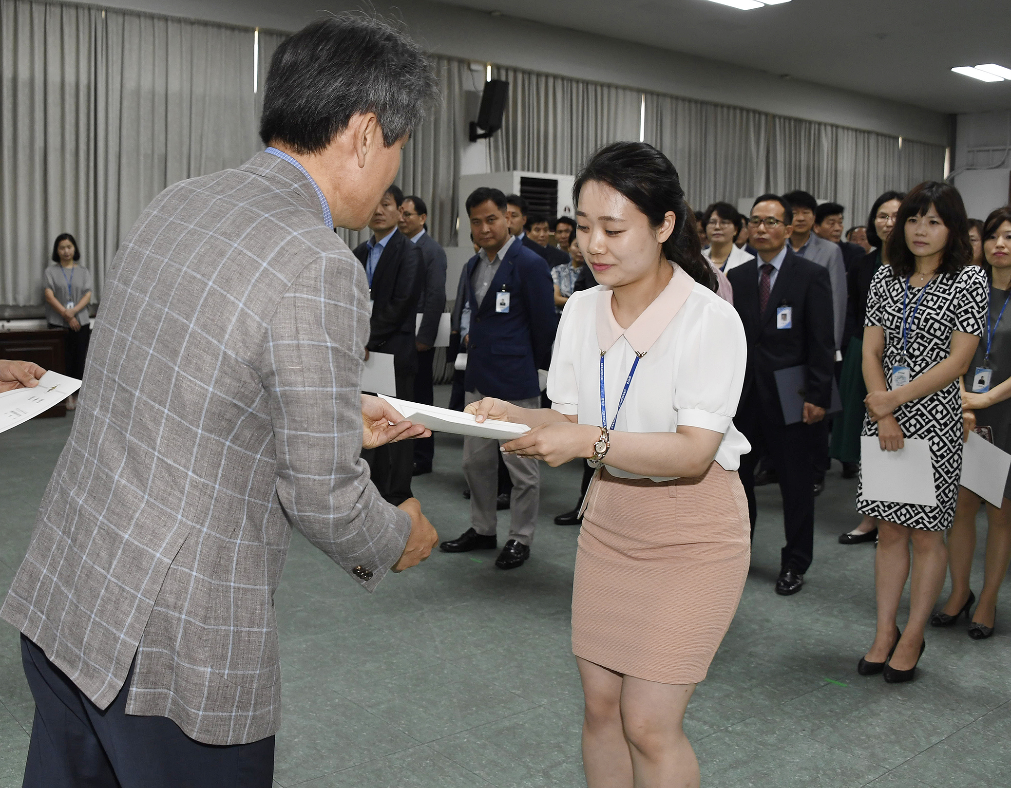 20170629-2017년 하반기 정기인사발령 발령장 수여 158299.jpg