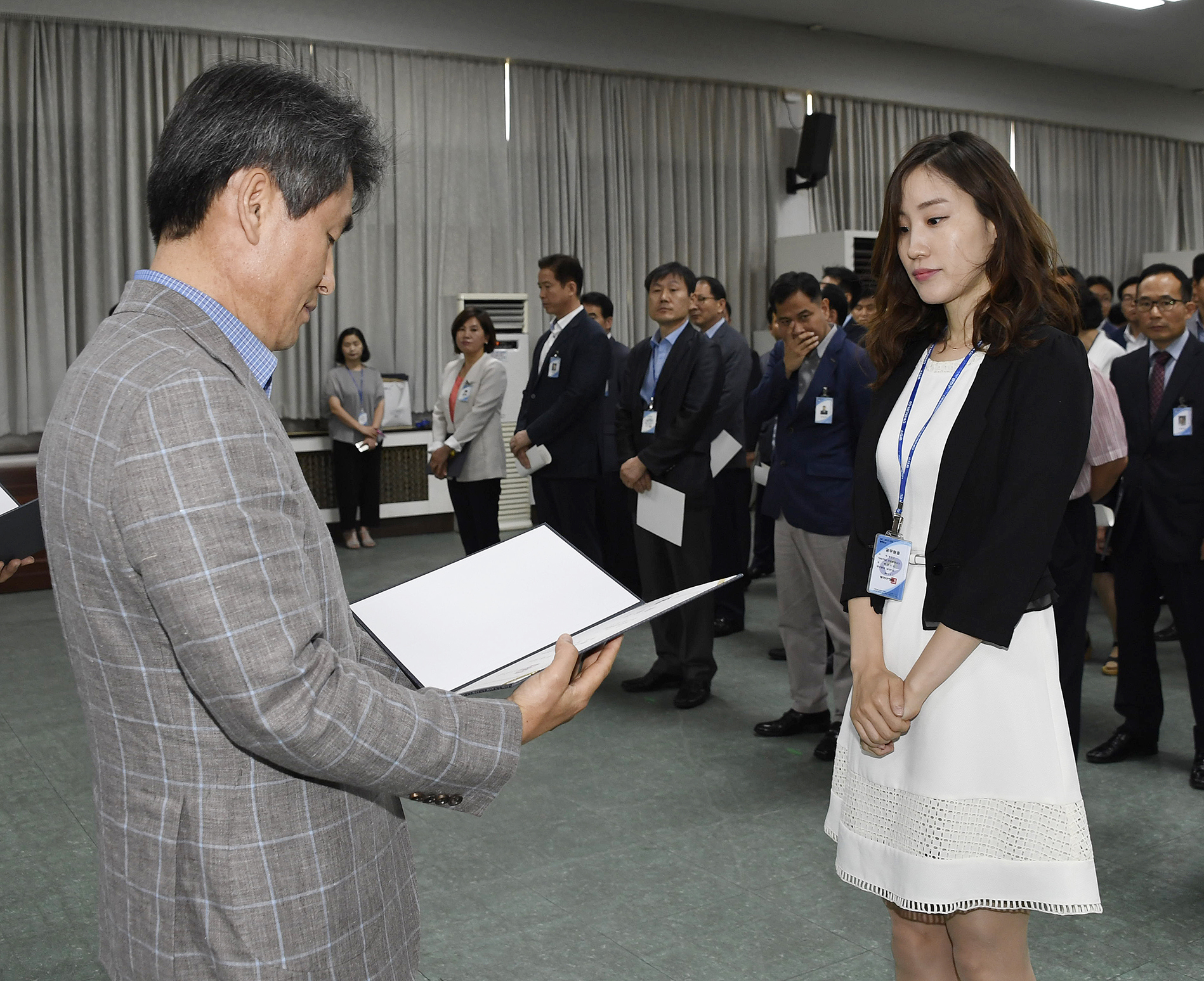 20170629-2017년 하반기 정기인사발령 발령장 수여 158216.jpg