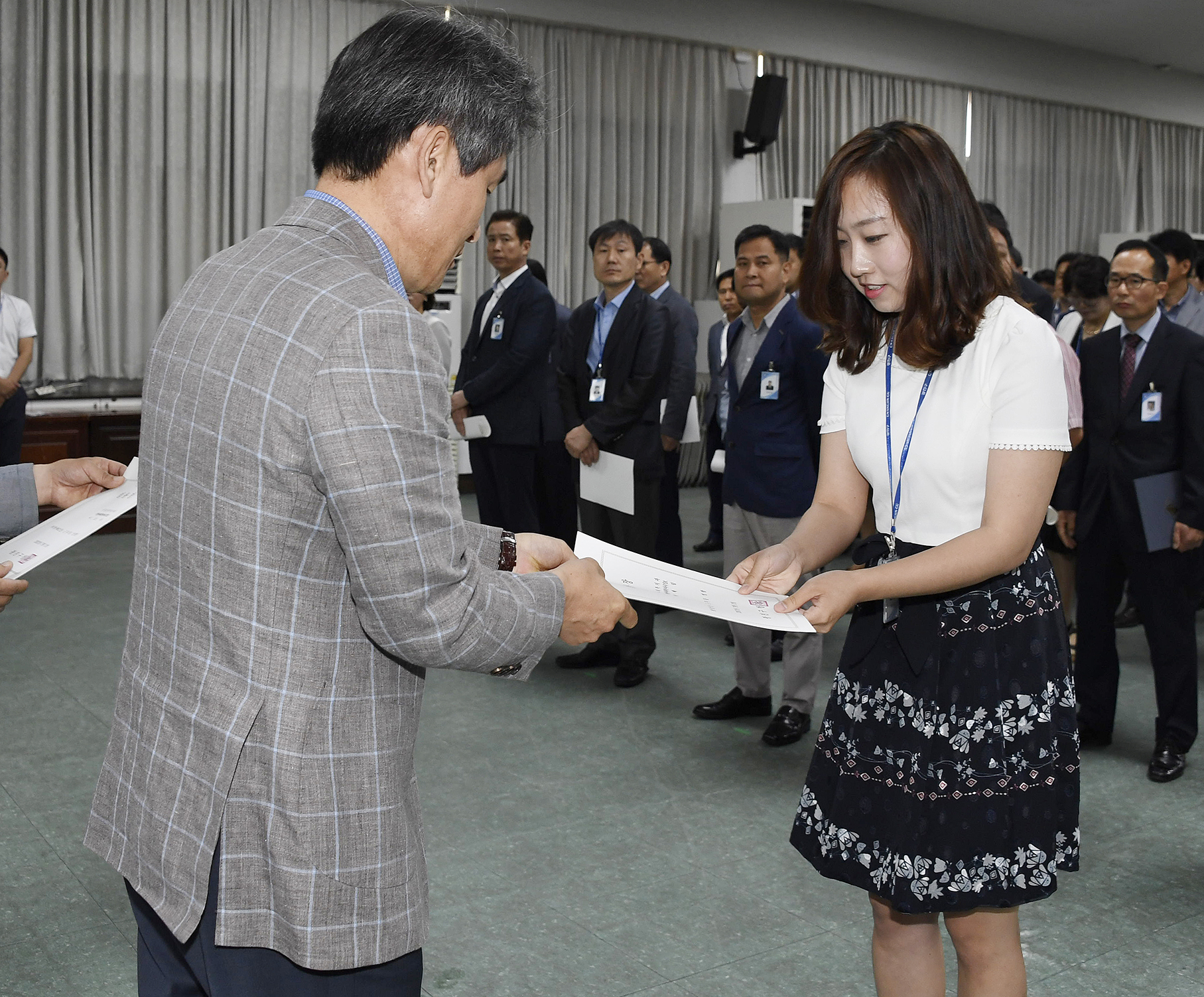 20170629-2017년 하반기 정기인사발령 발령장 수여 158304.jpg