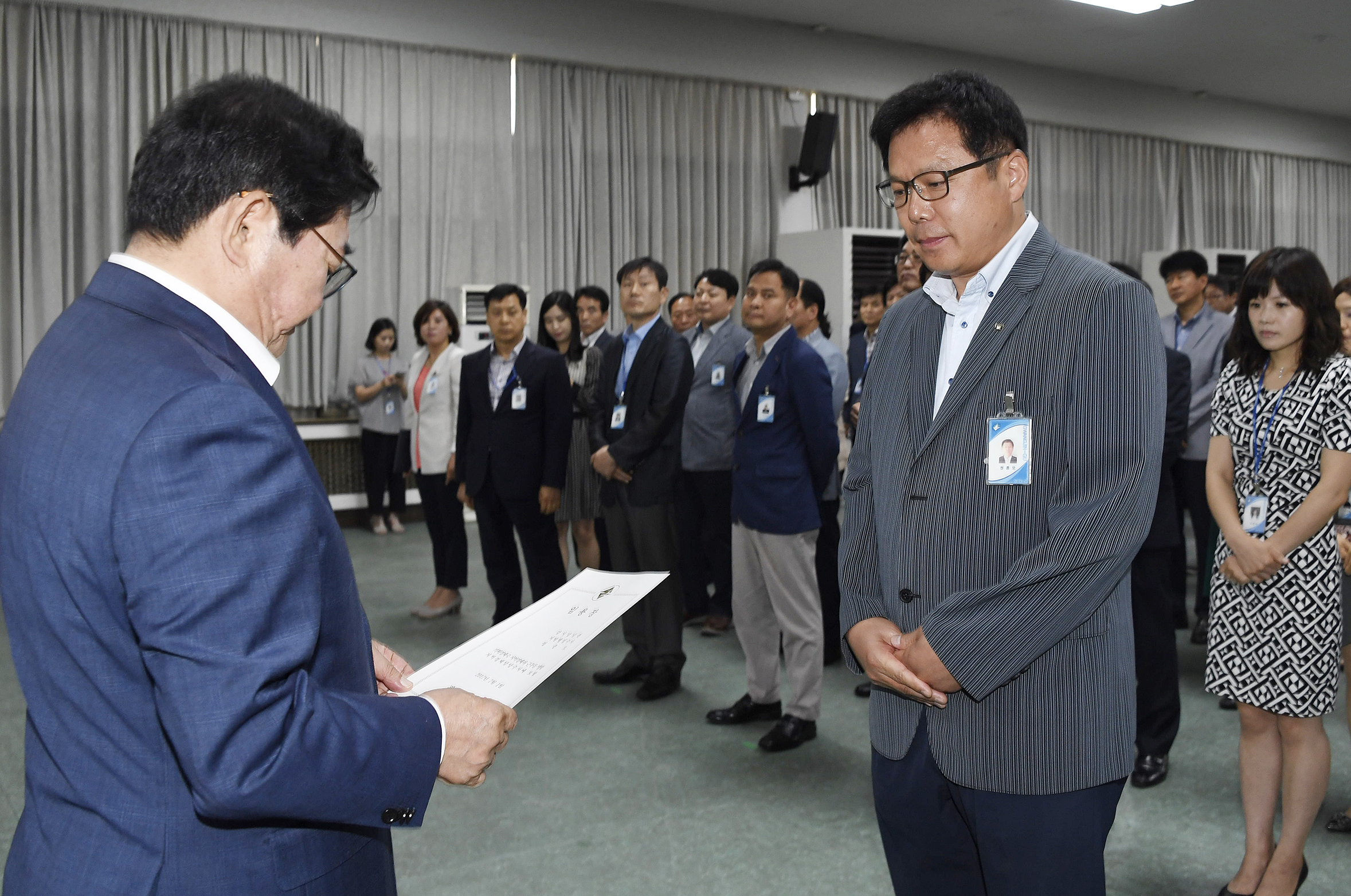 20170629-2017년 하반기 정기인사발령 발령장 수여 157952.jpg