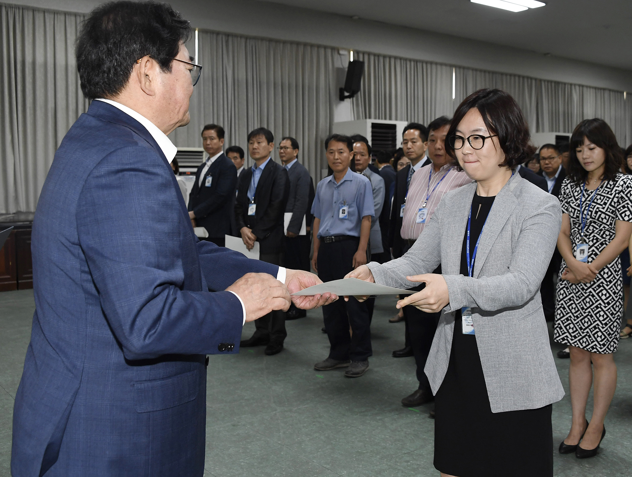 20170629-2017년 하반기 정기인사발령 발령장 수여 158053.jpg