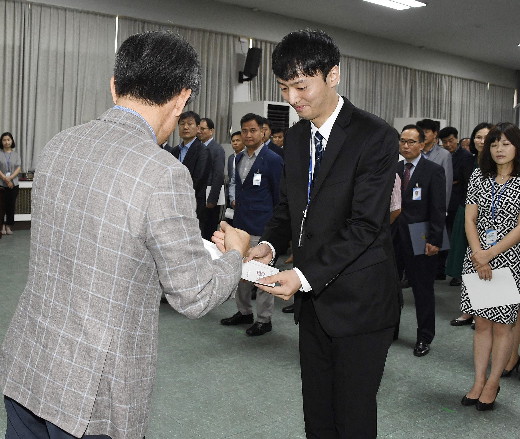 20170629-2017년 하반기 정기인사발령 발령장 수여 158309.jpg