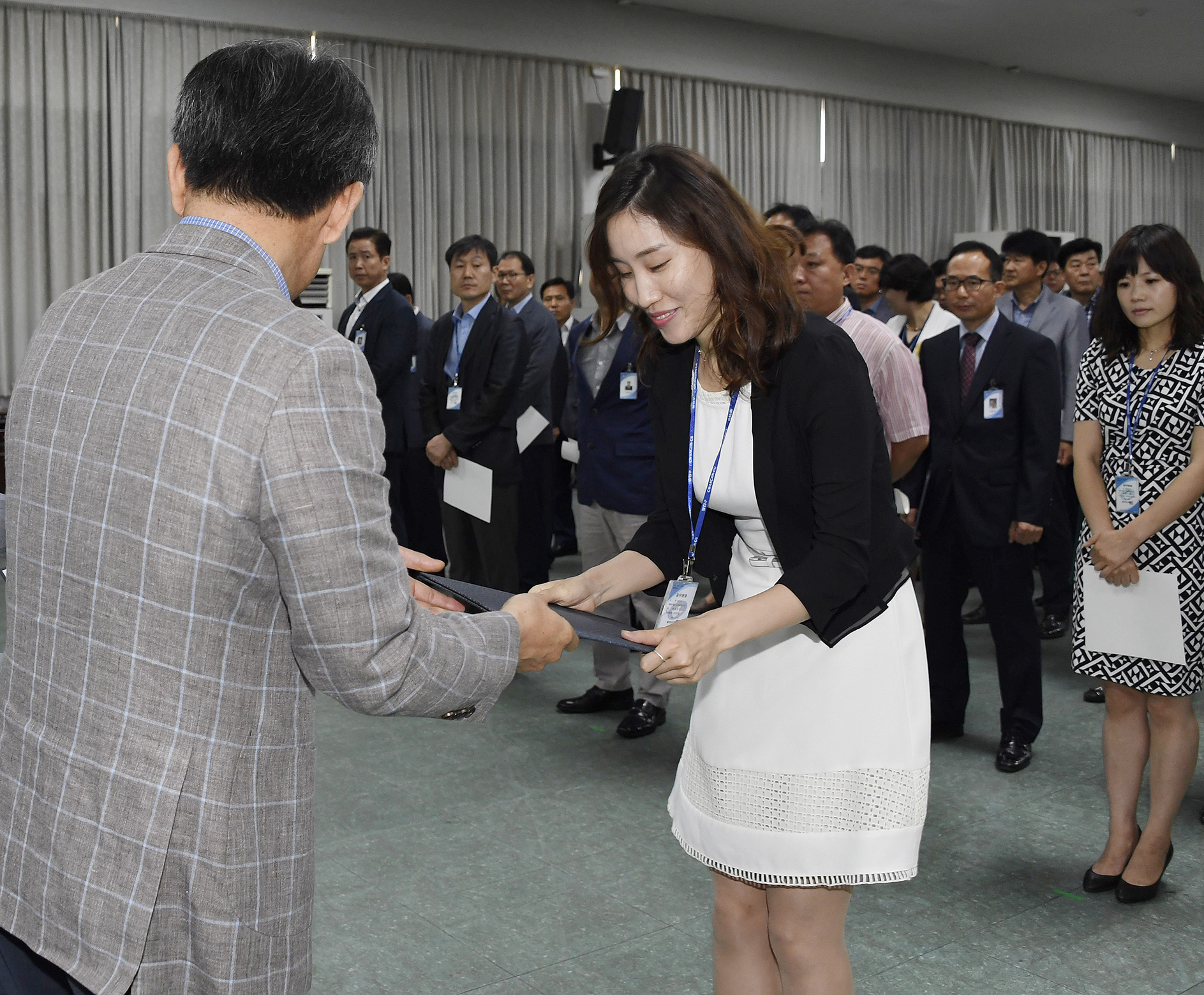 20170629-2017년 하반기 정기인사발령 발령장 수여 158217.jpg