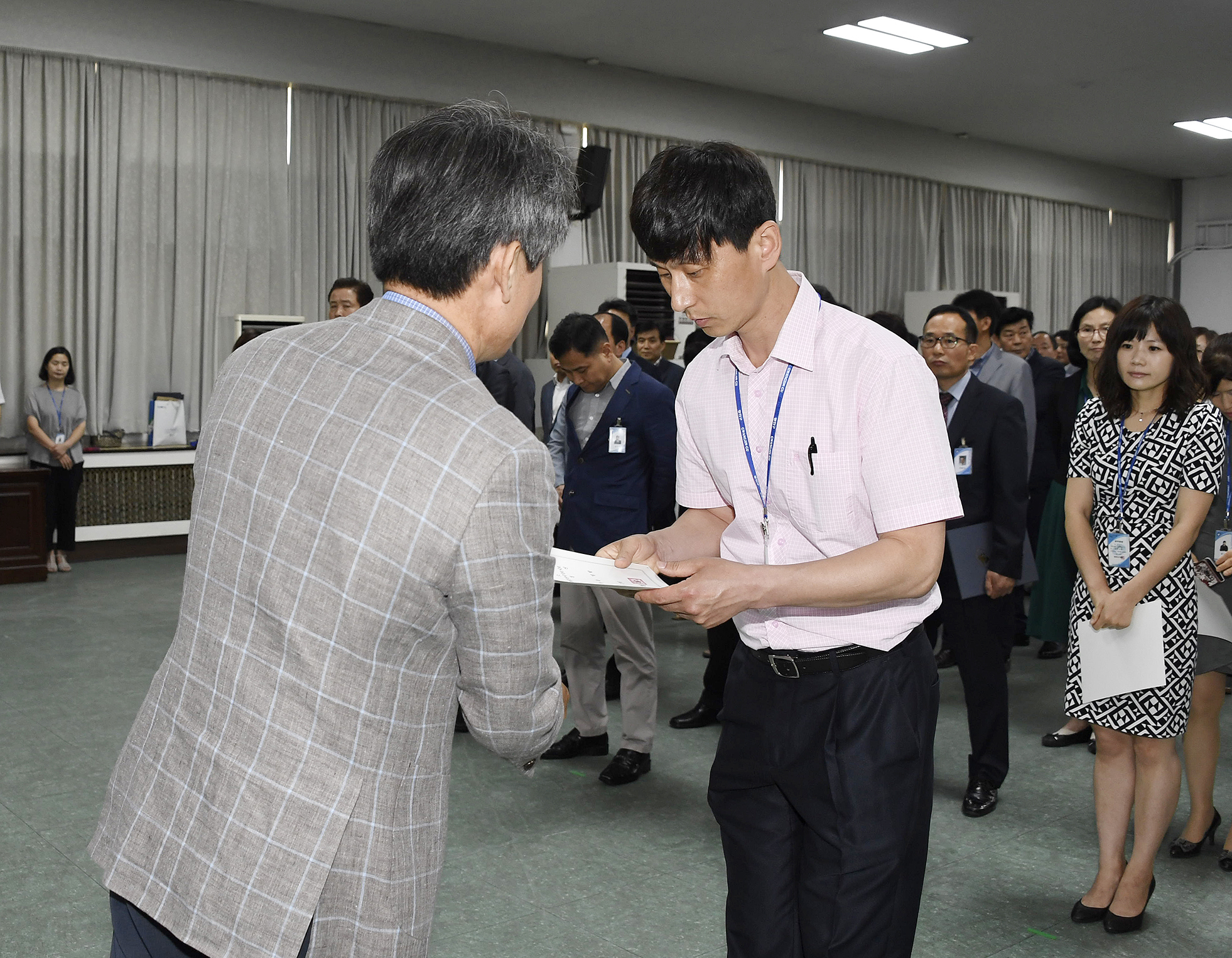 20170629-2017년 하반기 정기인사발령 발령장 수여 158312.jpg