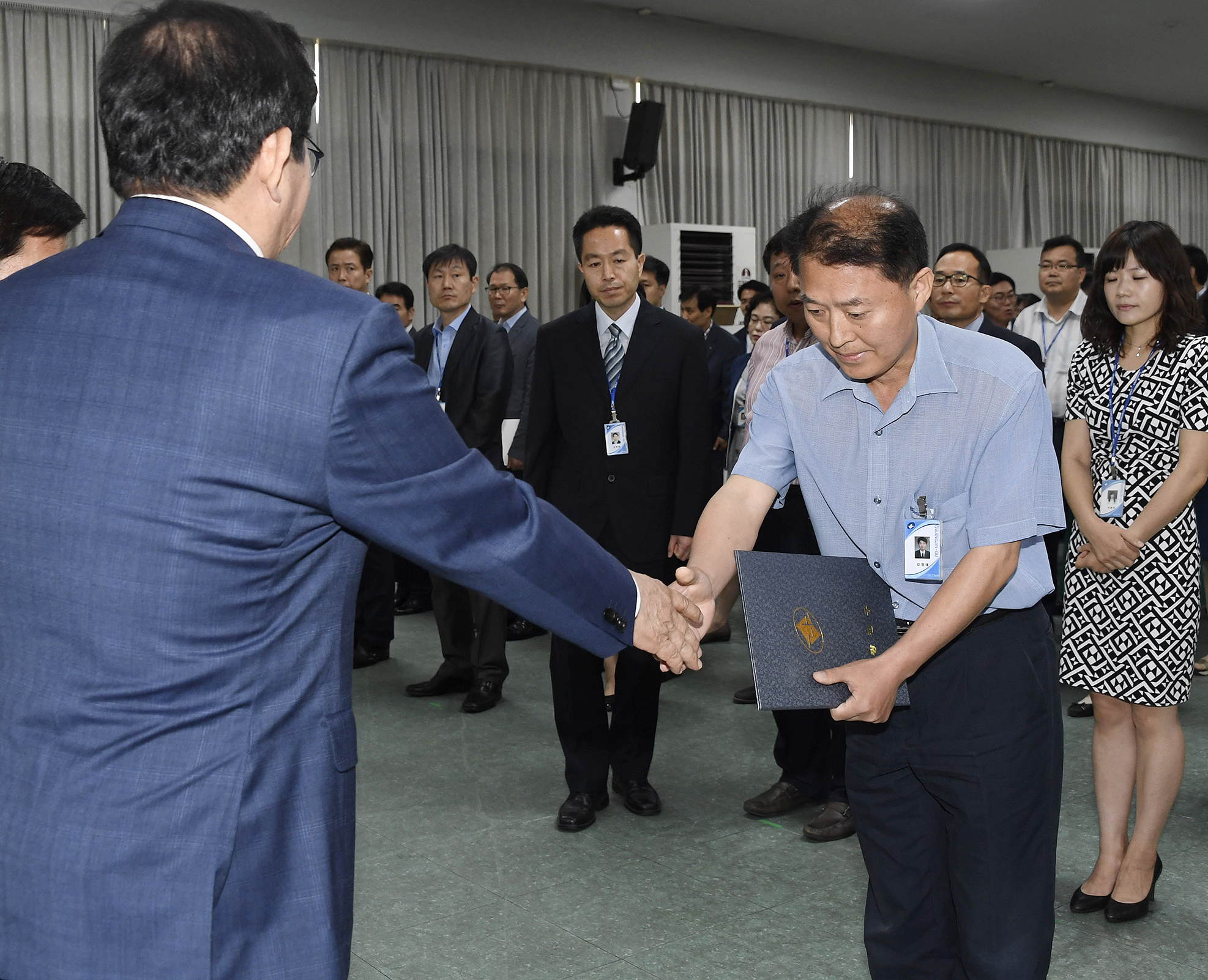 20170629-2017년 하반기 정기인사발령 발령장 수여 158057.jpg