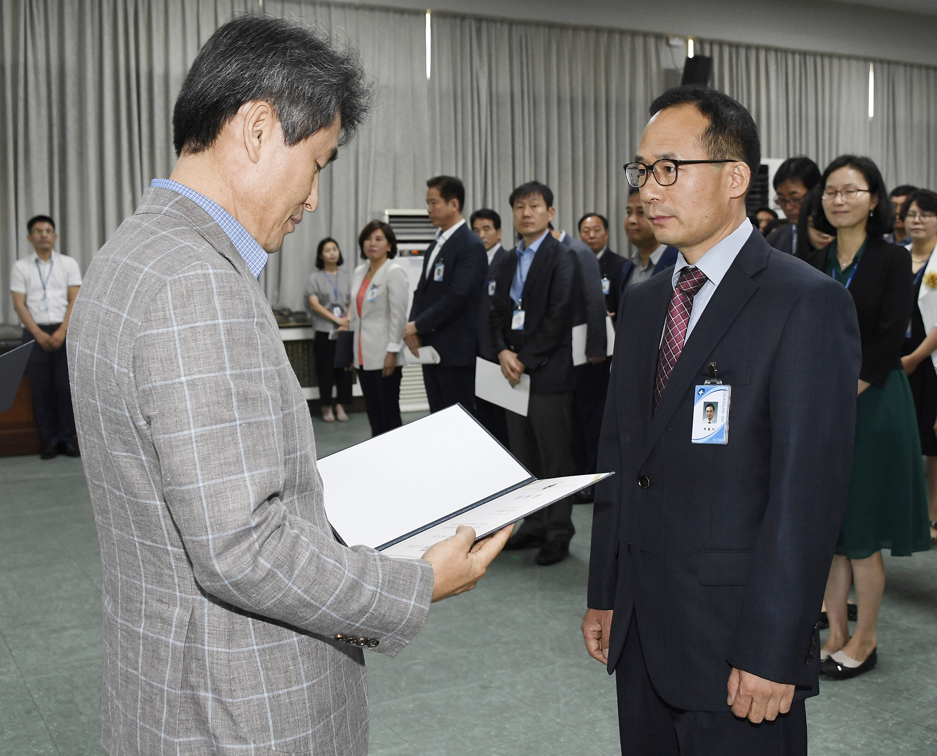 20170629-2017년 하반기 정기인사발령 발령장 수여 158069.jpg