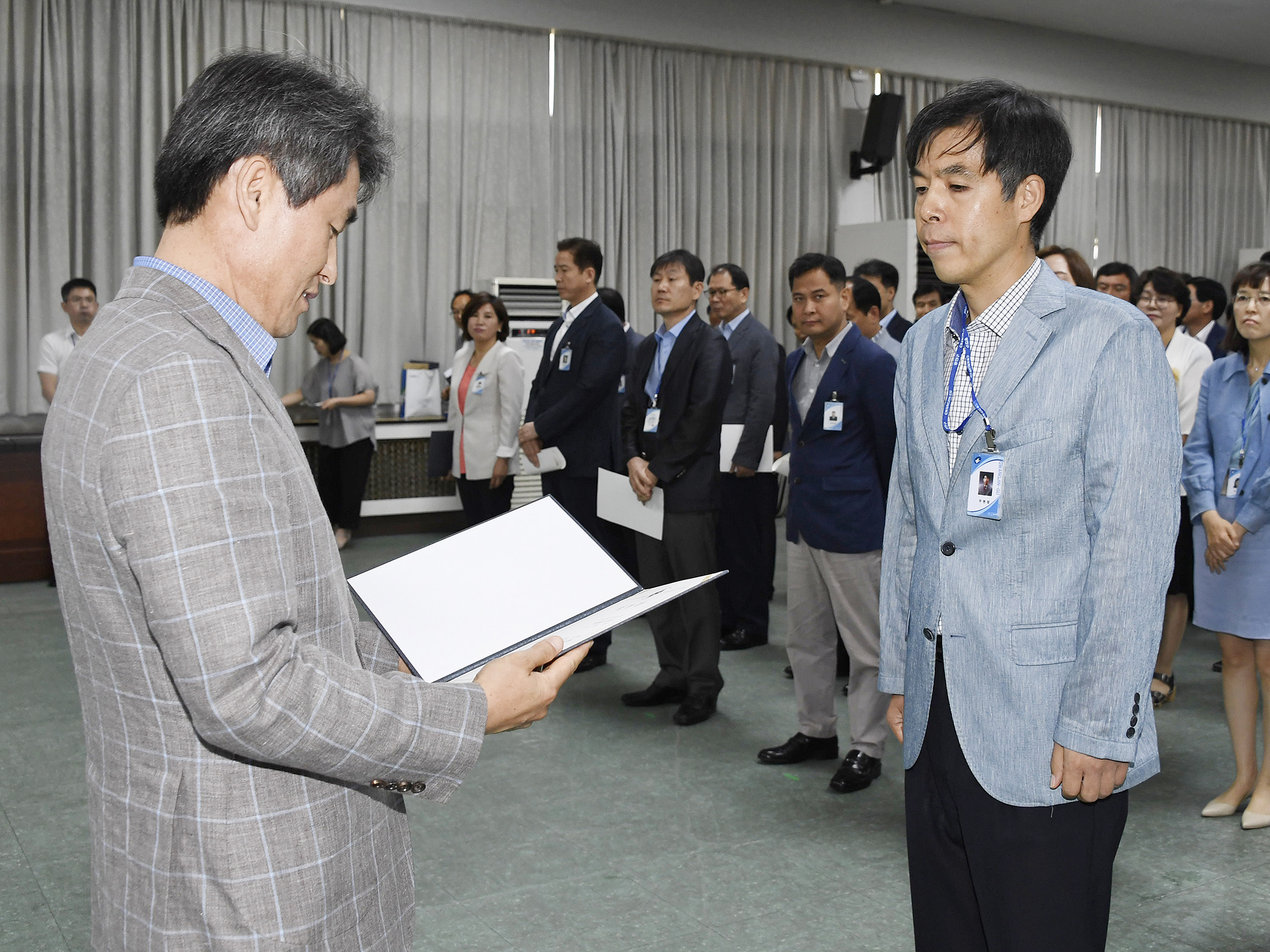 20170629-2017년 하반기 정기인사발령 발령장 수여 158079.jpg