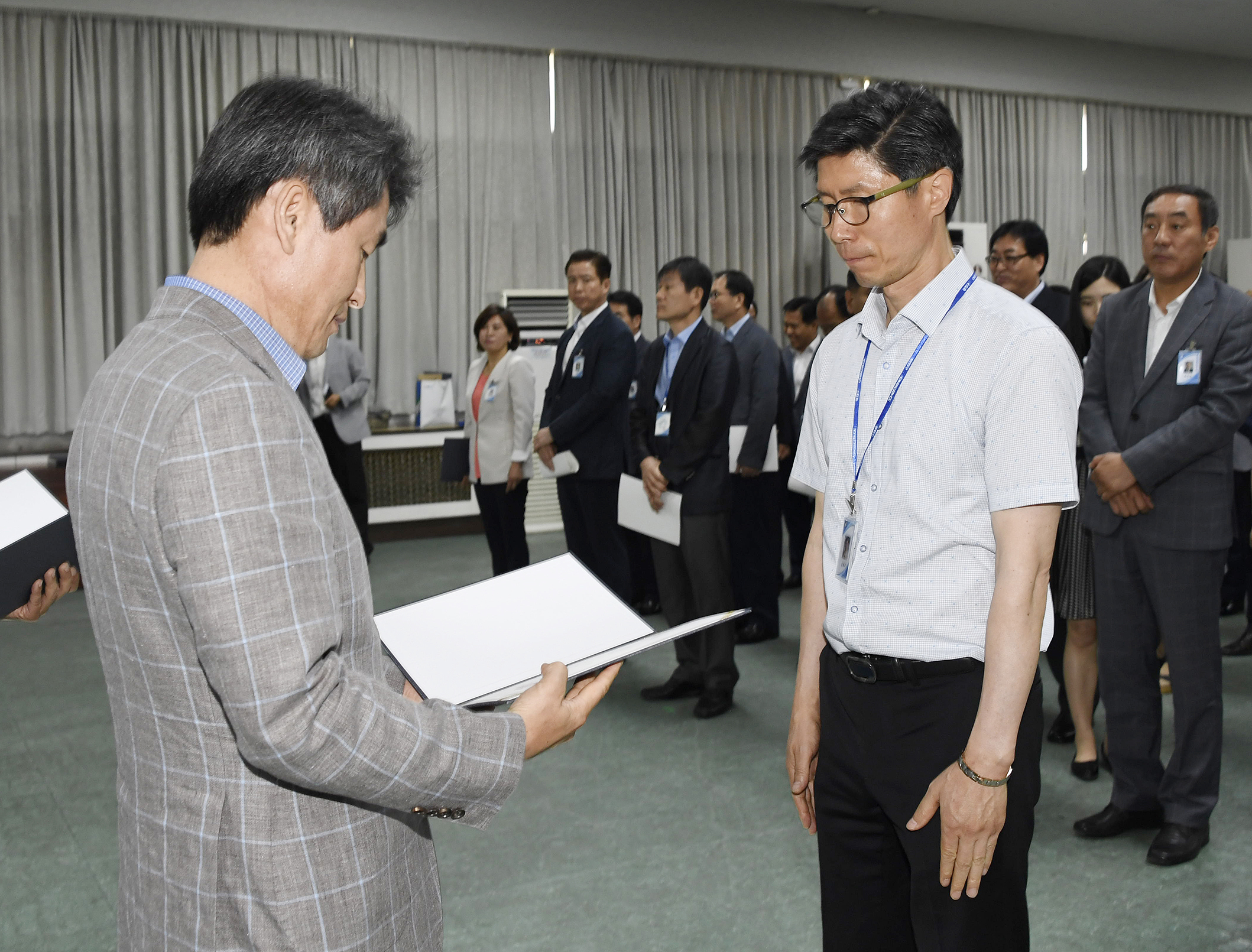 20170629-2017년 하반기 정기인사발령 발령장 수여 158087.jpg