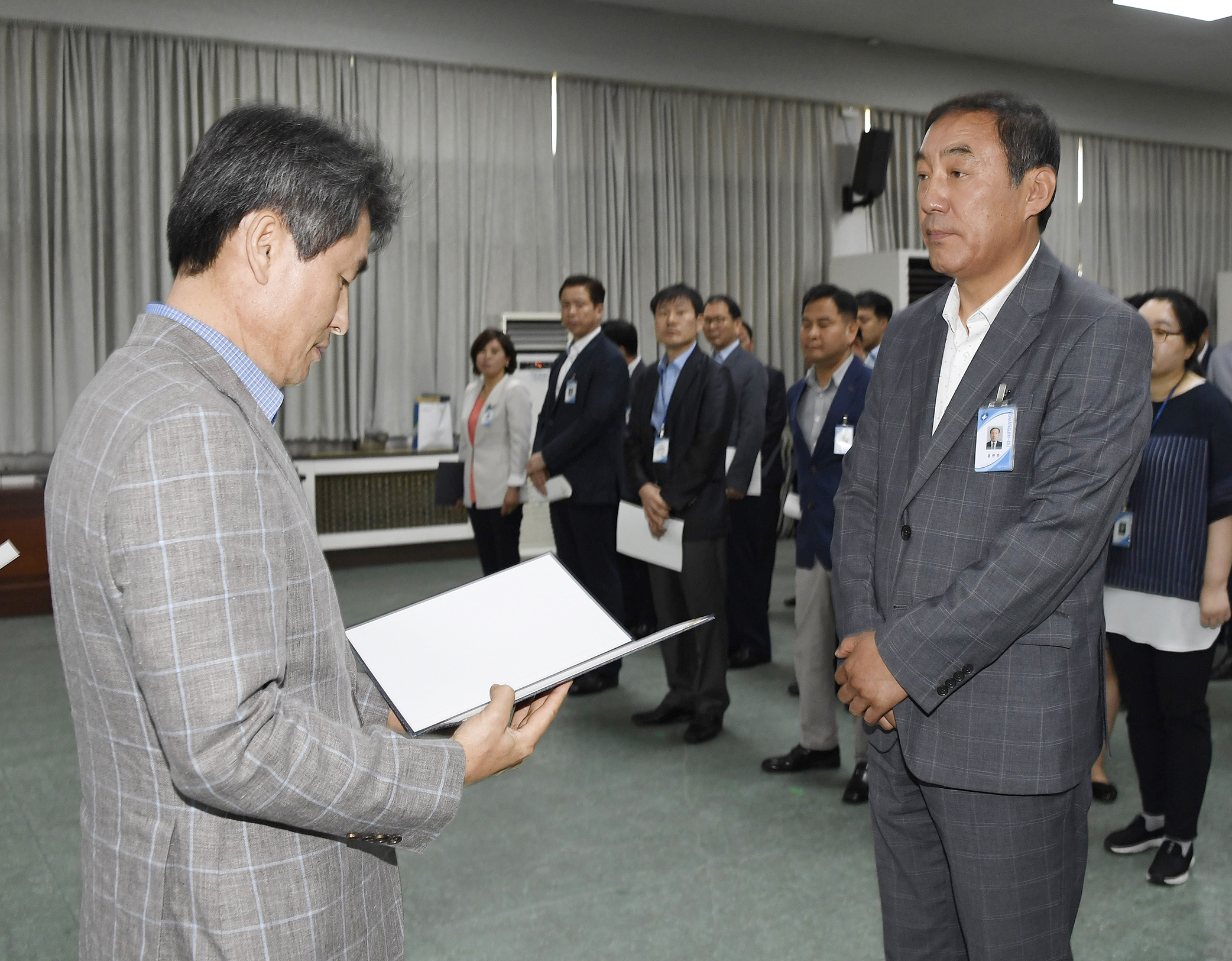 20170629-2017년 하반기 정기인사발령 발령장 수여 158089.jpg