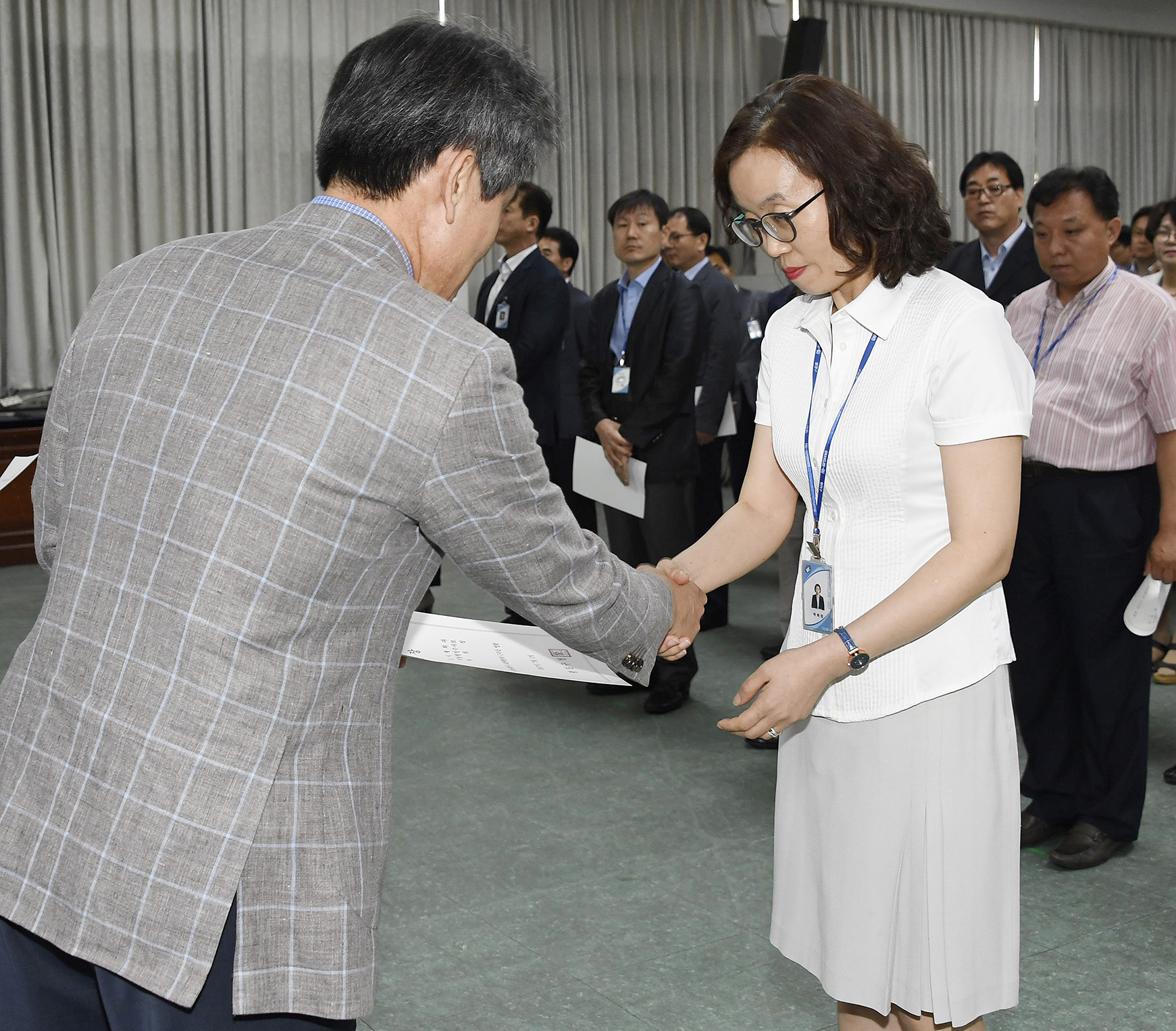 20170629-2017년 하반기 정기인사발령 발령장 수여 158109.jpg