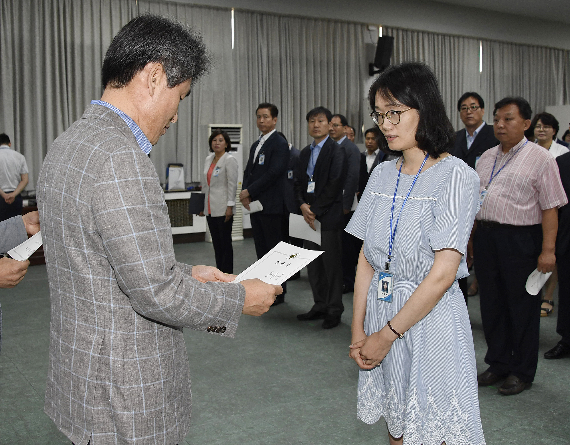 20170629-2017년 하반기 정기인사발령 발령장 수여 158112.jpg