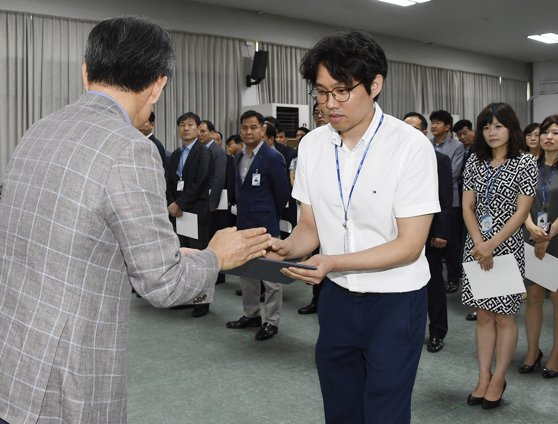 20170629-2017년 하반기 정기인사발령 발령장 수여 158208.jpg