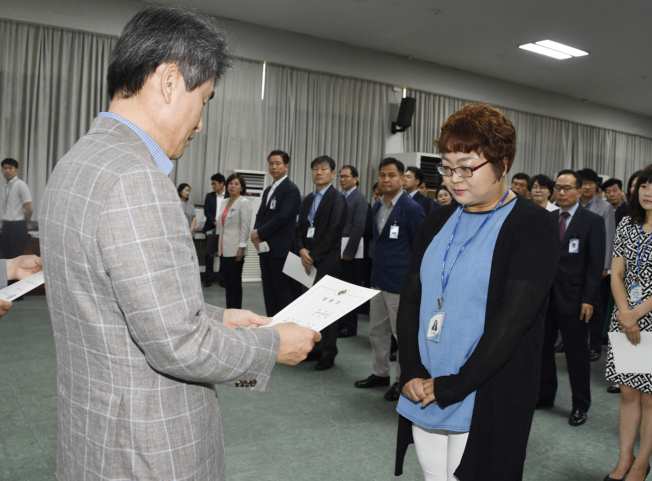 20170629-2017년 하반기 정기인사발령 발령장 수여 158147.jpg