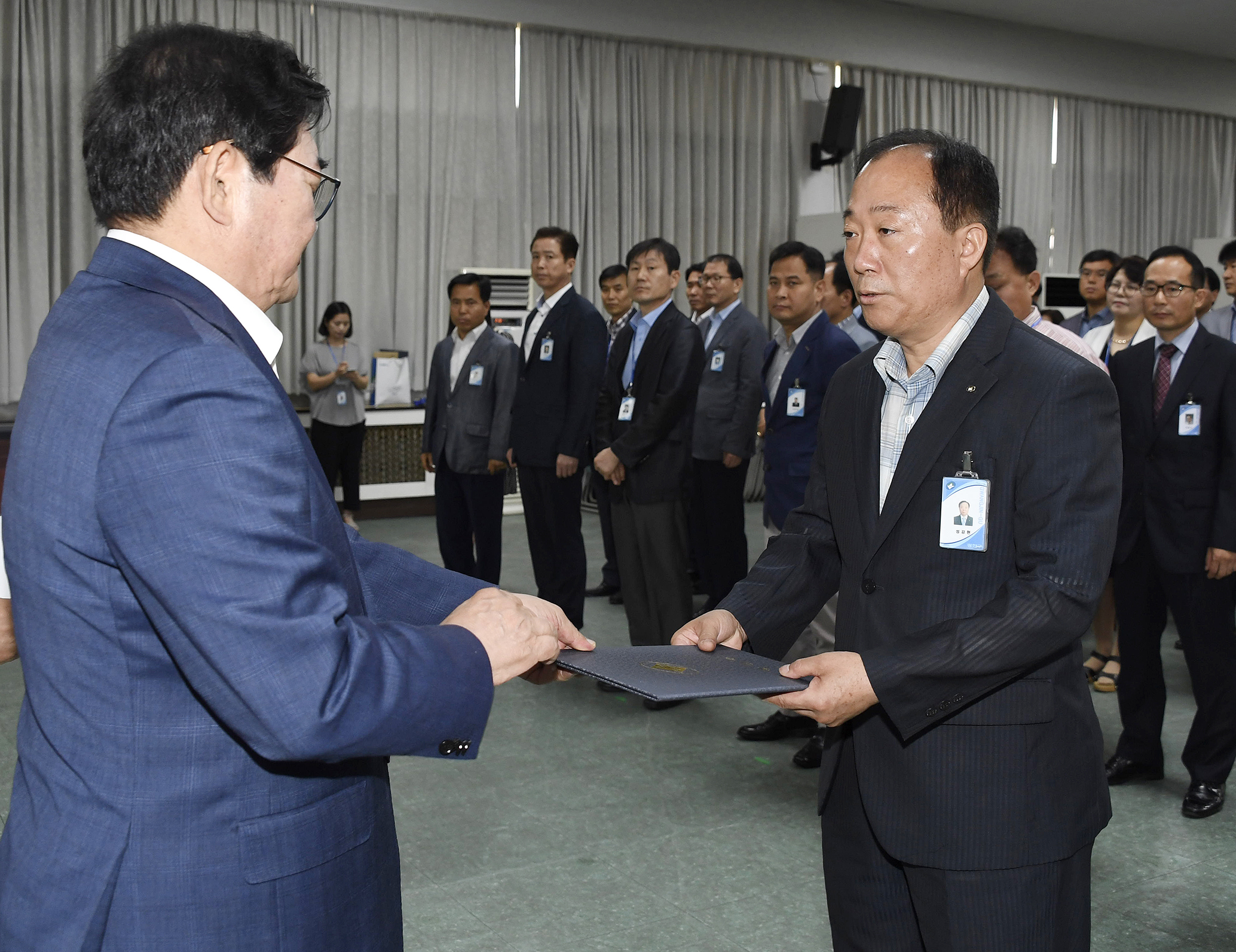 20170629-2017년 하반기 정기인사발령 발령장 수여 157893.jpg