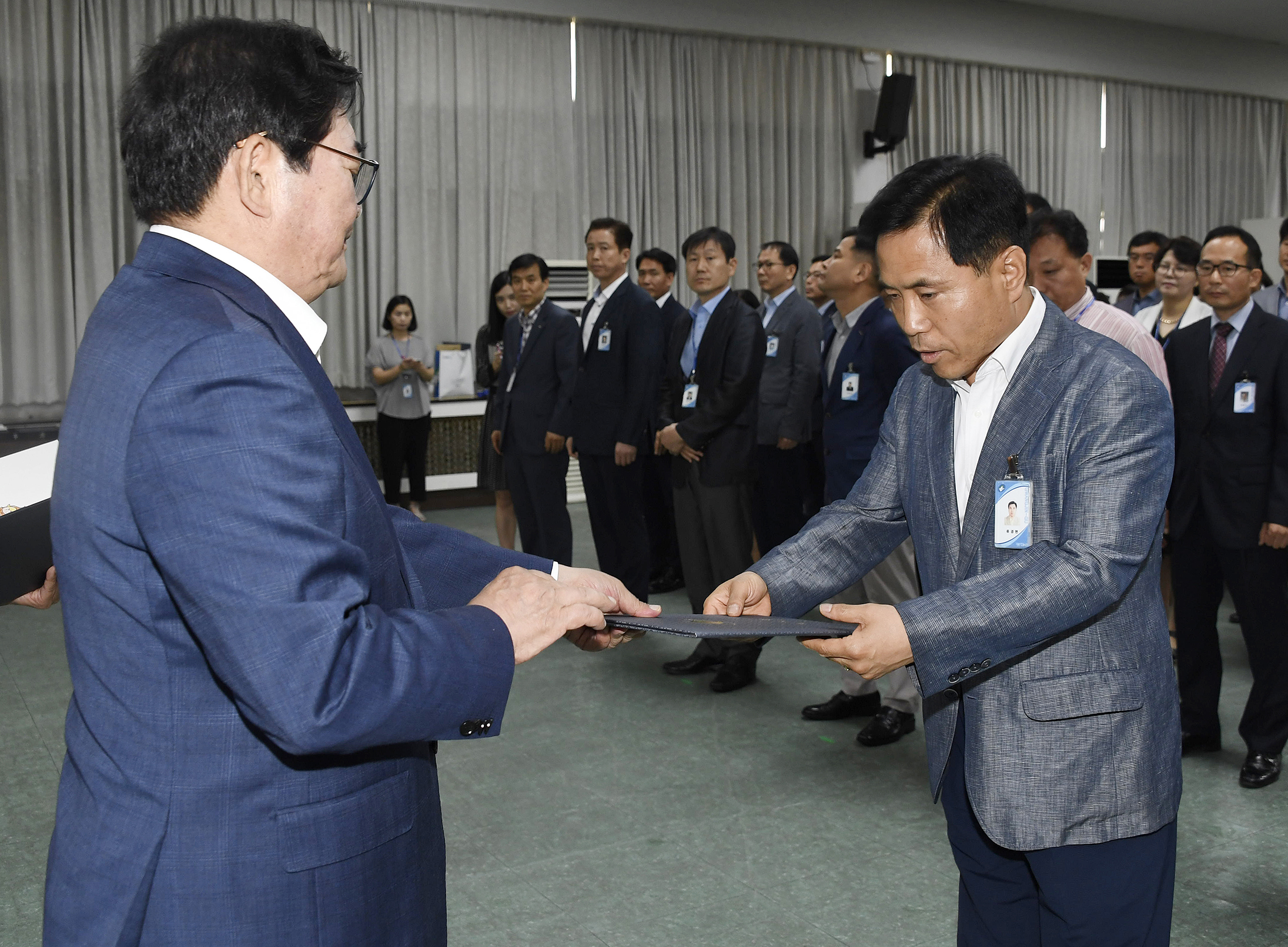 20170629-2017년 하반기 정기인사발령 발령장 수여 157896.jpg