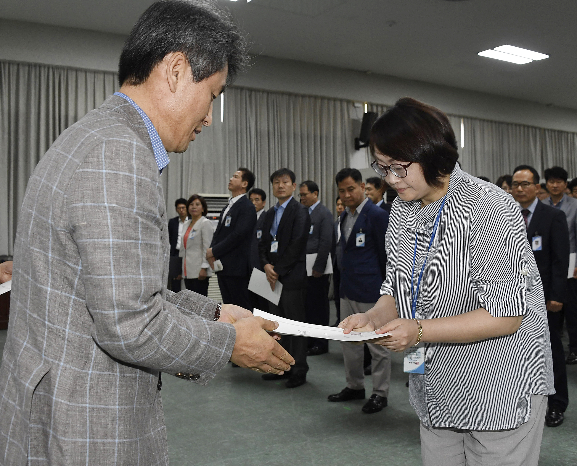 20170629-2017년 하반기 정기인사발령 발령장 수여 158155.jpg