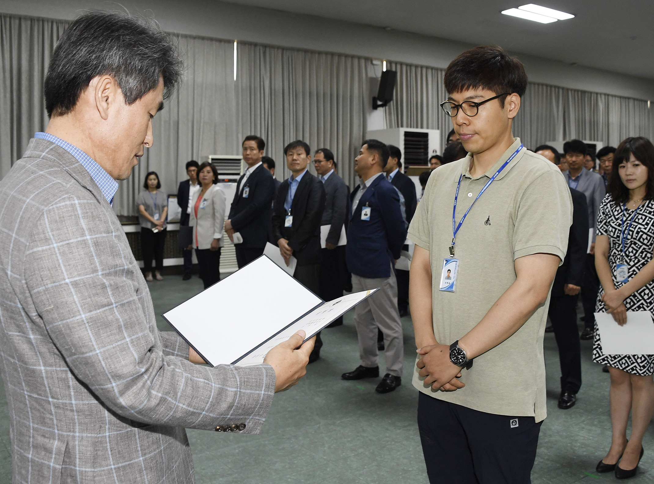 20170629-2017년 하반기 정기인사발령 발령장 수여 158159.jpg