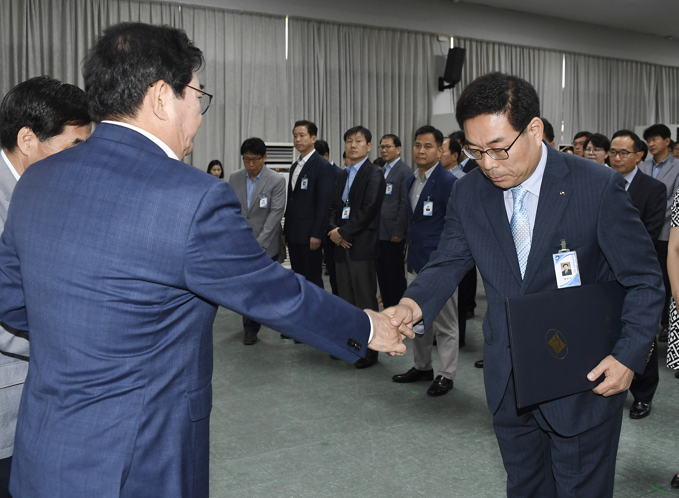 20170629-2017년 하반기 정기인사발령 발령장 수여 157909.jpg