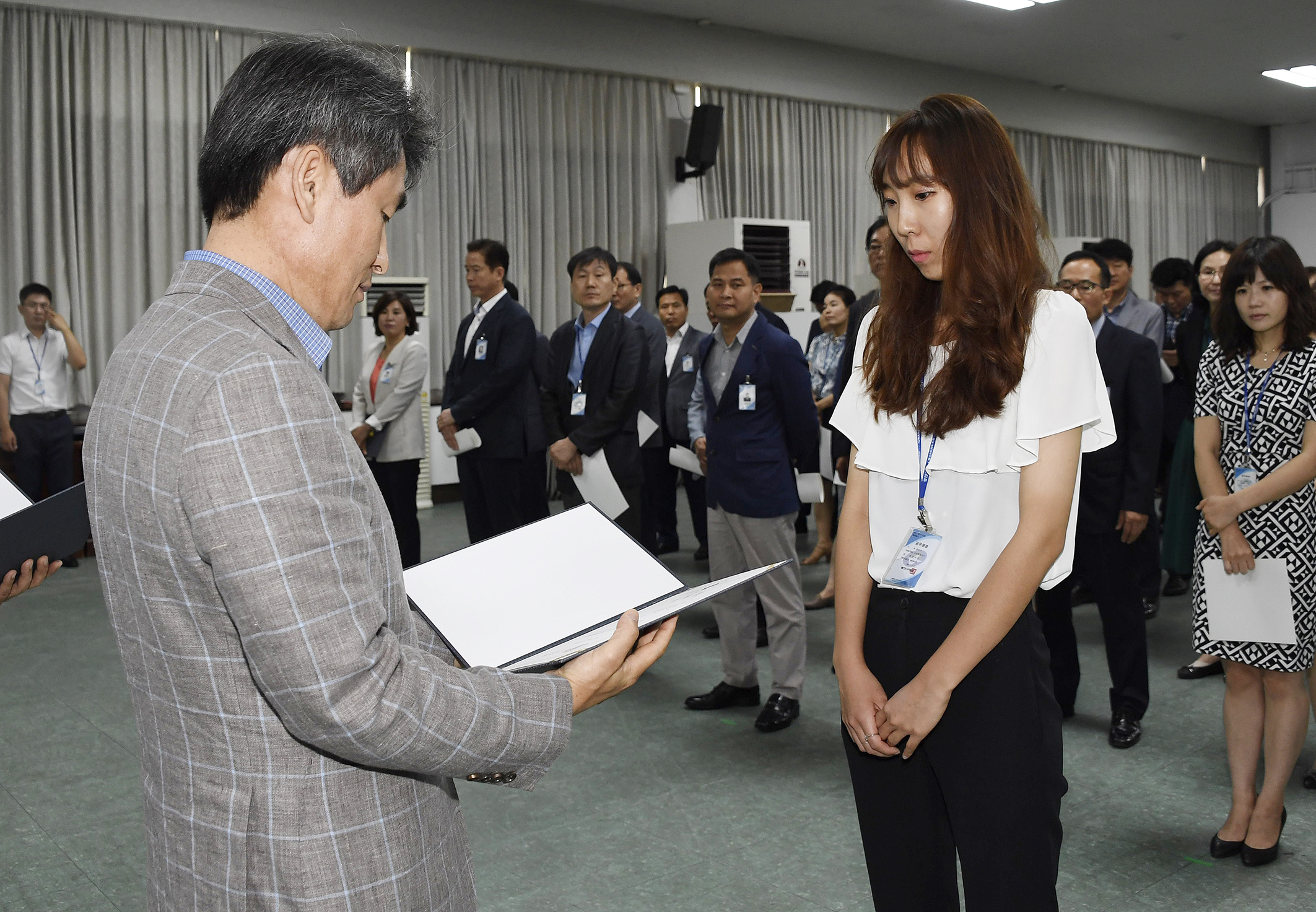 20170629-2017년 하반기 정기인사발령 발령장 수여 158224.jpg