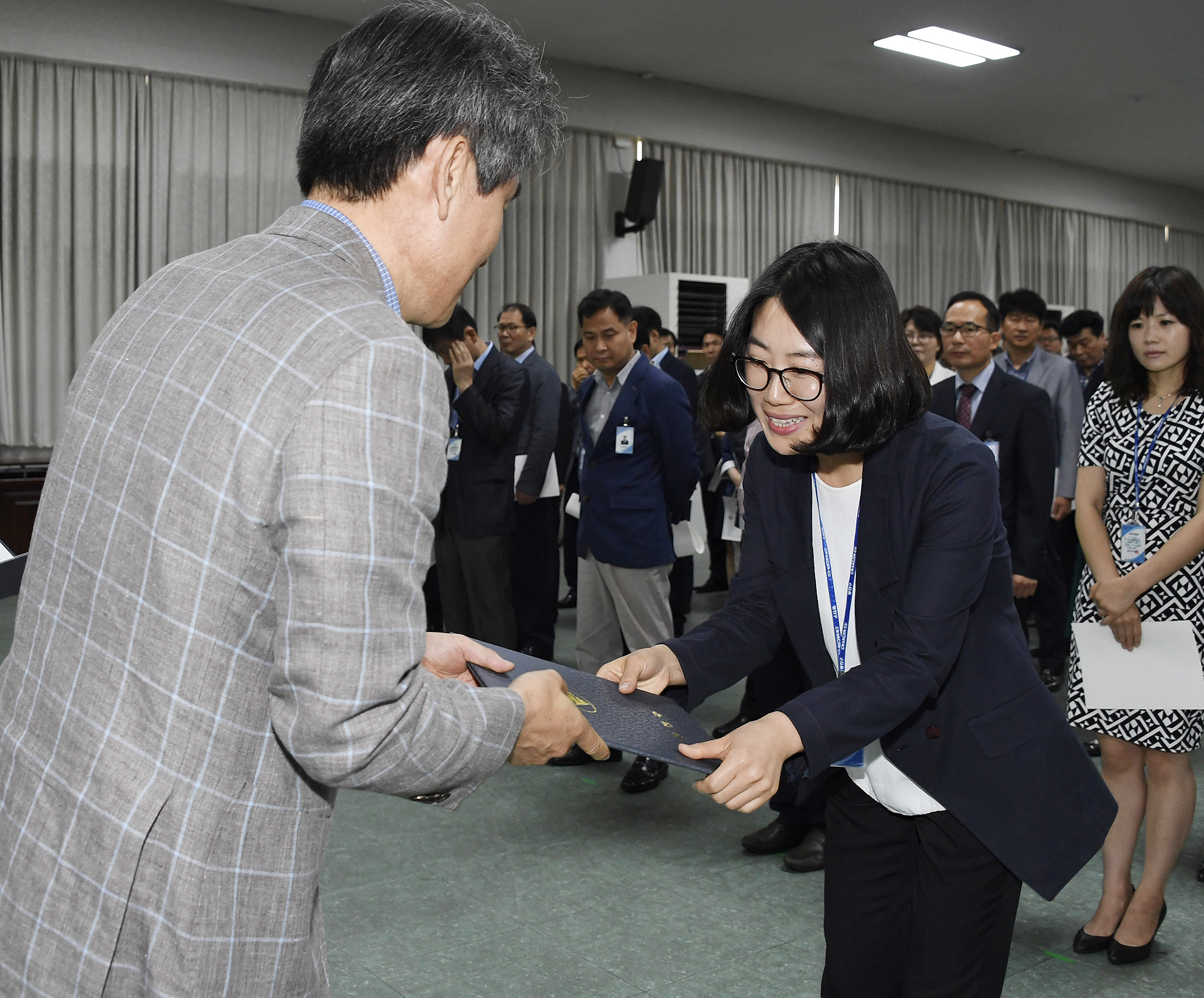 20170629-2017년 하반기 정기인사발령 발령장 수여 158165.jpg