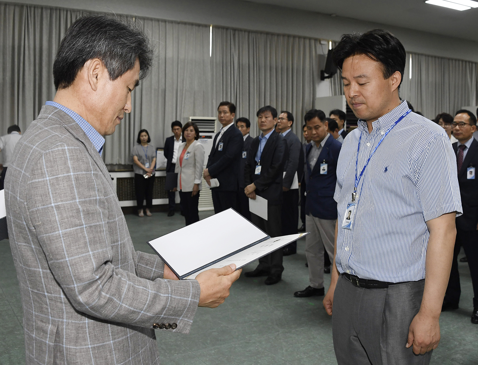 20170629-2017년 하반기 정기인사발령 발령장 수여 158166.jpg