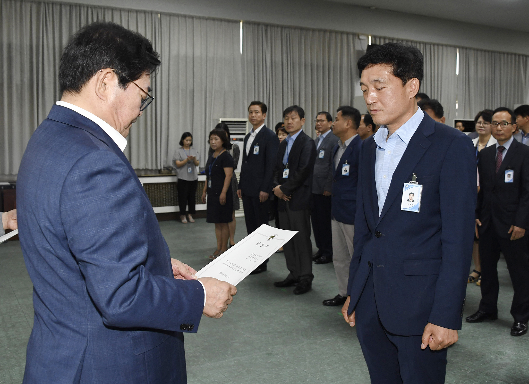 20170629-2017년 하반기 정기인사발령 발령장 수여 157913.jpg