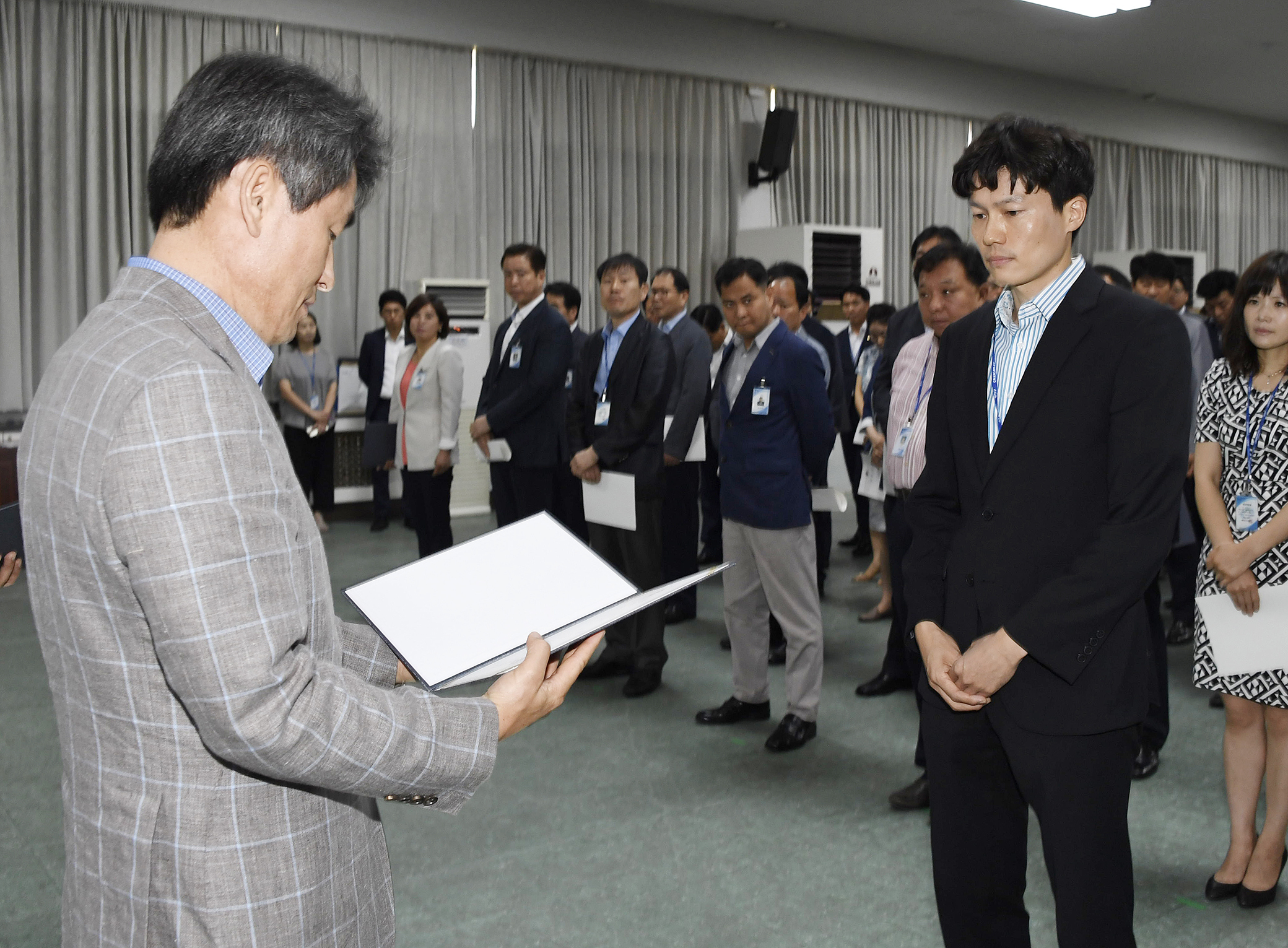 20170629-2017년 하반기 정기인사발령 발령장 수여 158174.jpg