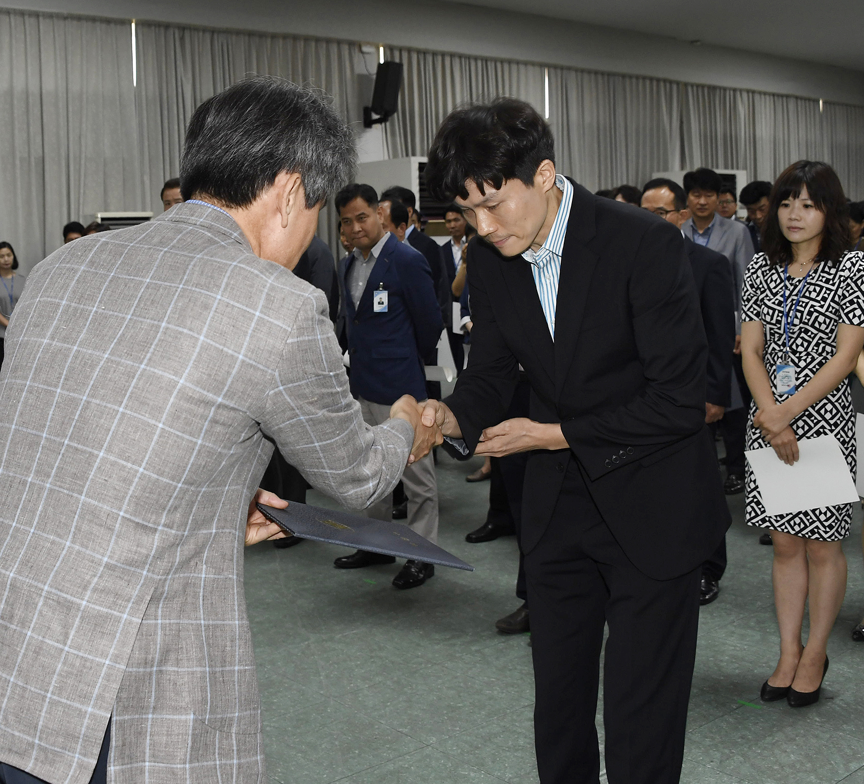 20170629-2017년 하반기 정기인사발령 발령장 수여 158175.jpg