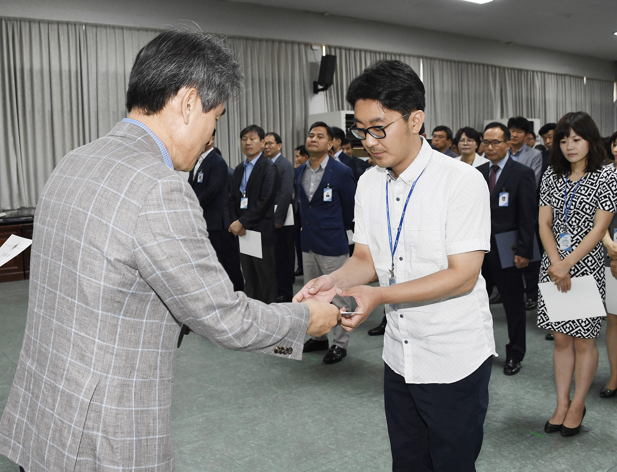 20170629-2017년 하반기 정기인사발령 발령장 수여 158187.jpg