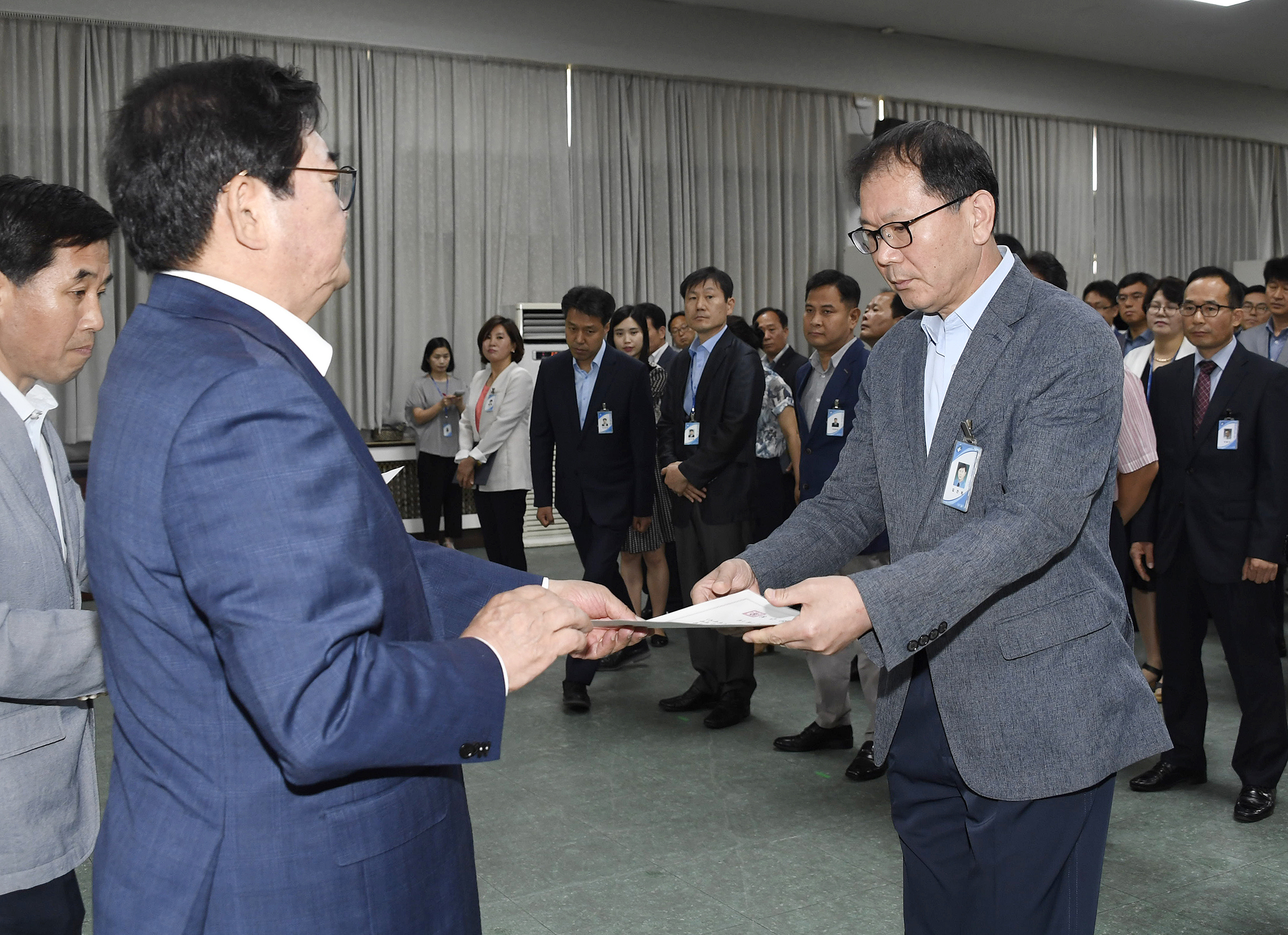 20170629-2017년 하반기 정기인사발령 발령장 수여 157932.jpg