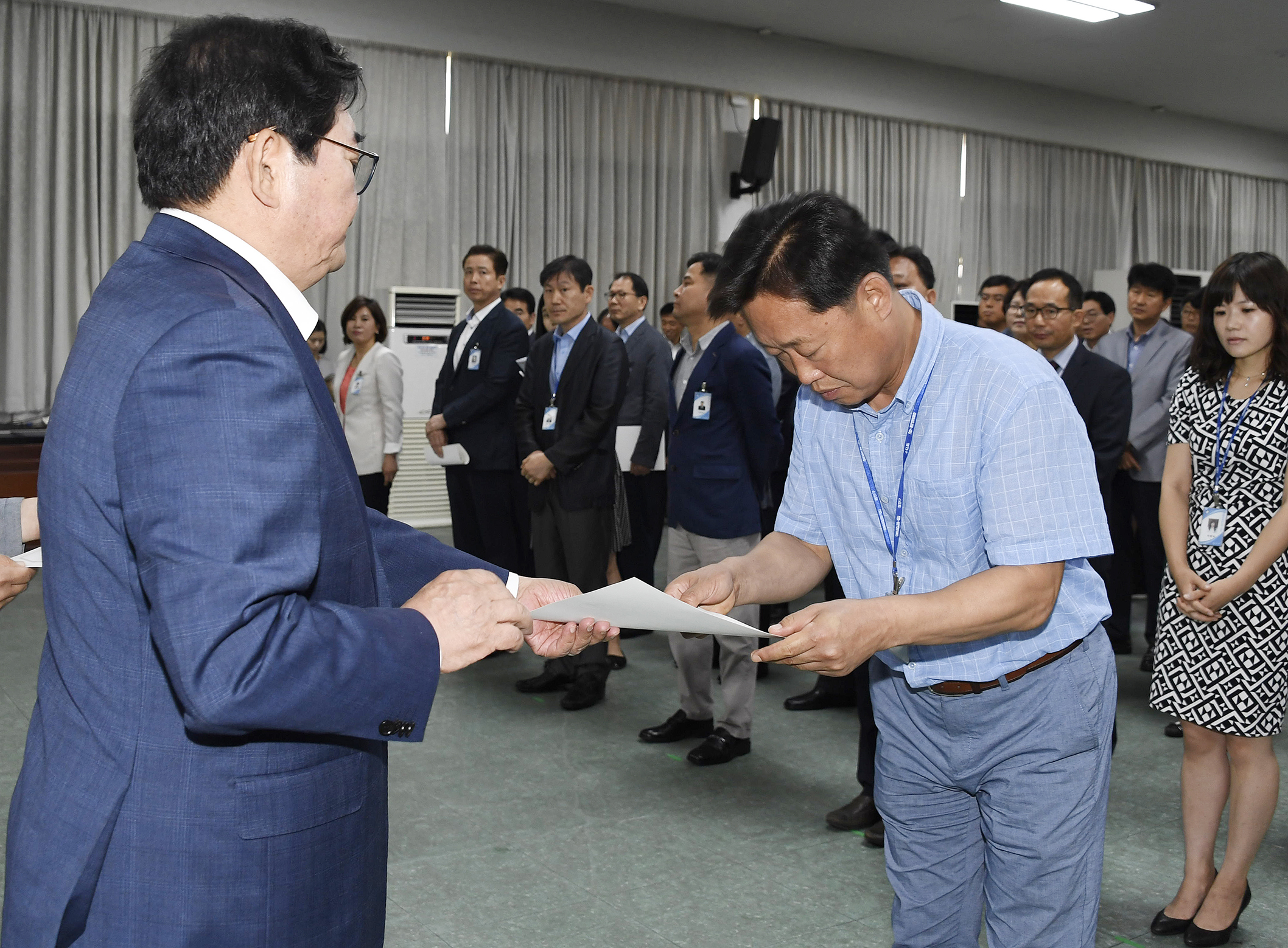 20170629-2017년 하반기 정기인사발령 발령장 수여 157971.jpg