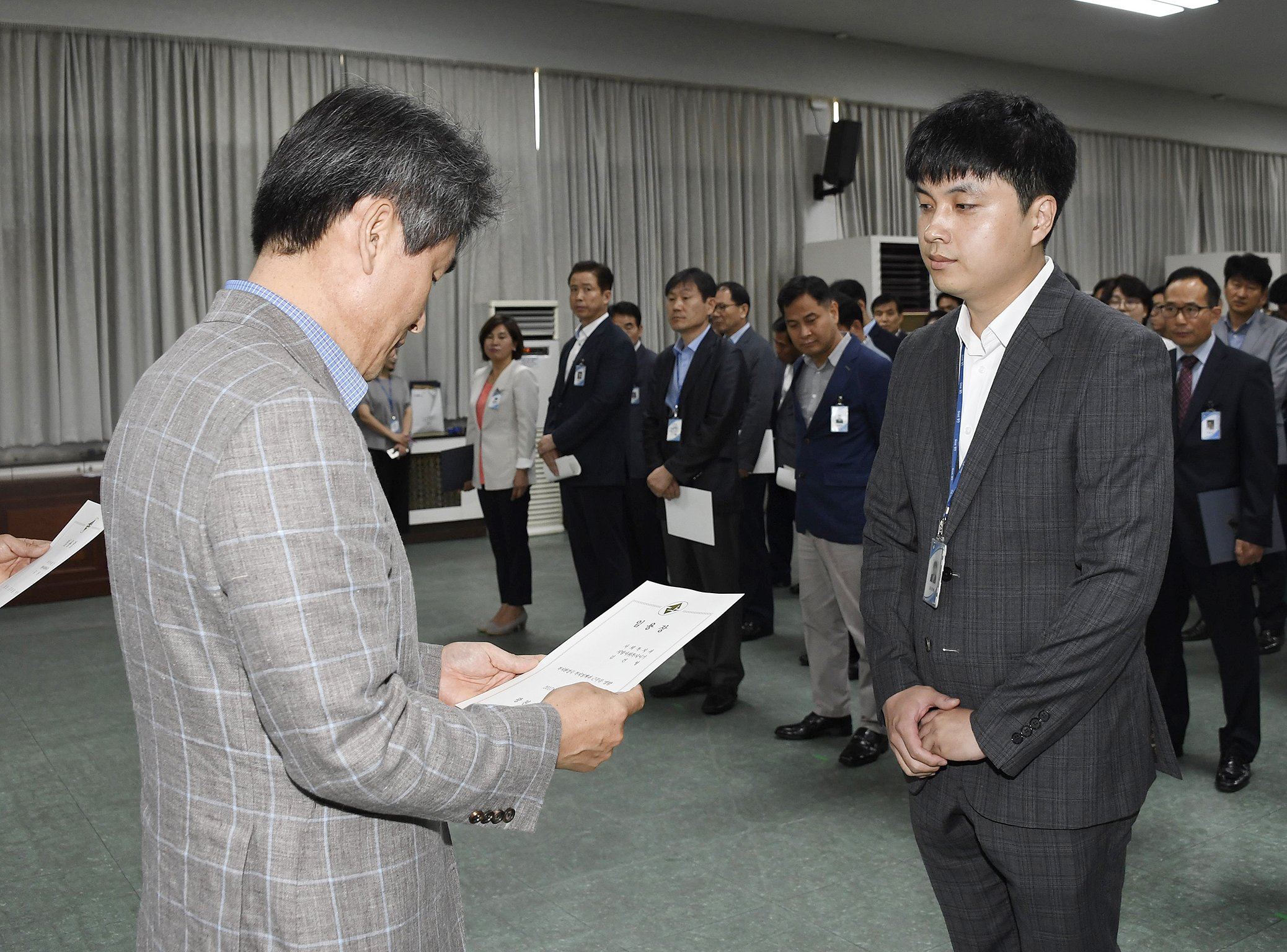 20170629-2017년 하반기 정기인사발령 발령장 수여 158195.jpg