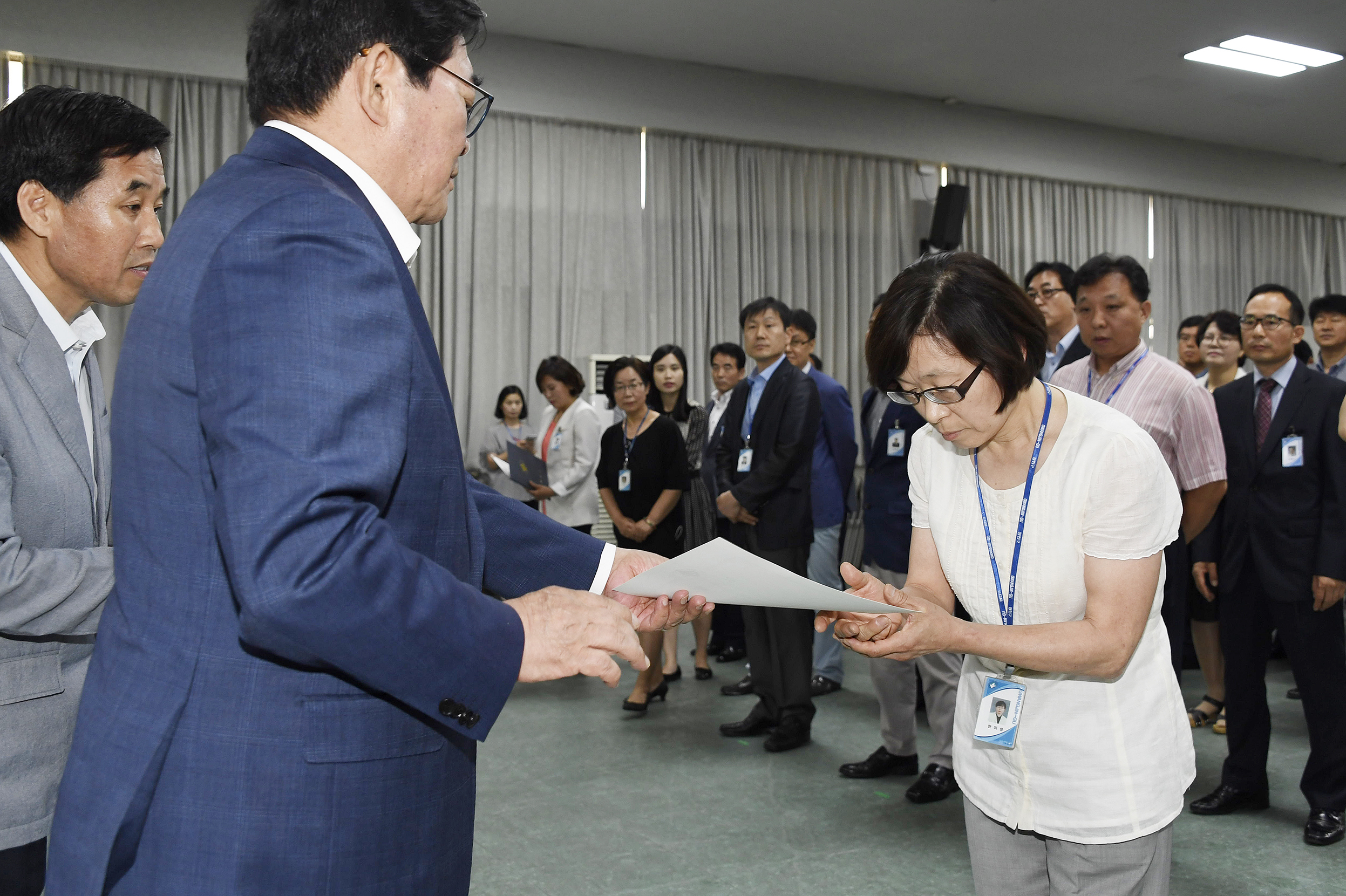 20170629-2017년 하반기 정기인사발령 발령장 수여 157941.jpg