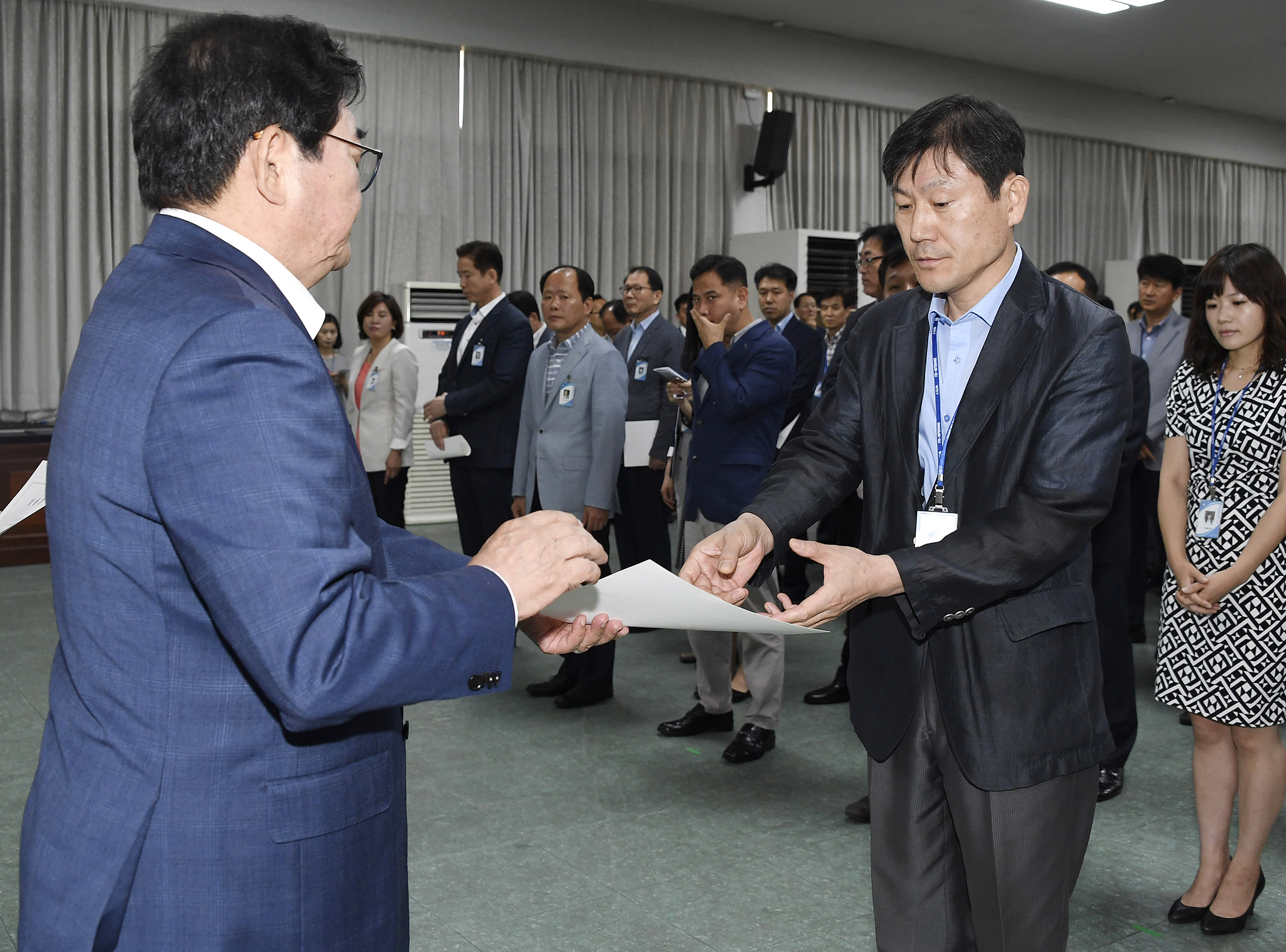 20170629-2017년 하반기 정기인사발령 발령장 수여 157974.jpg