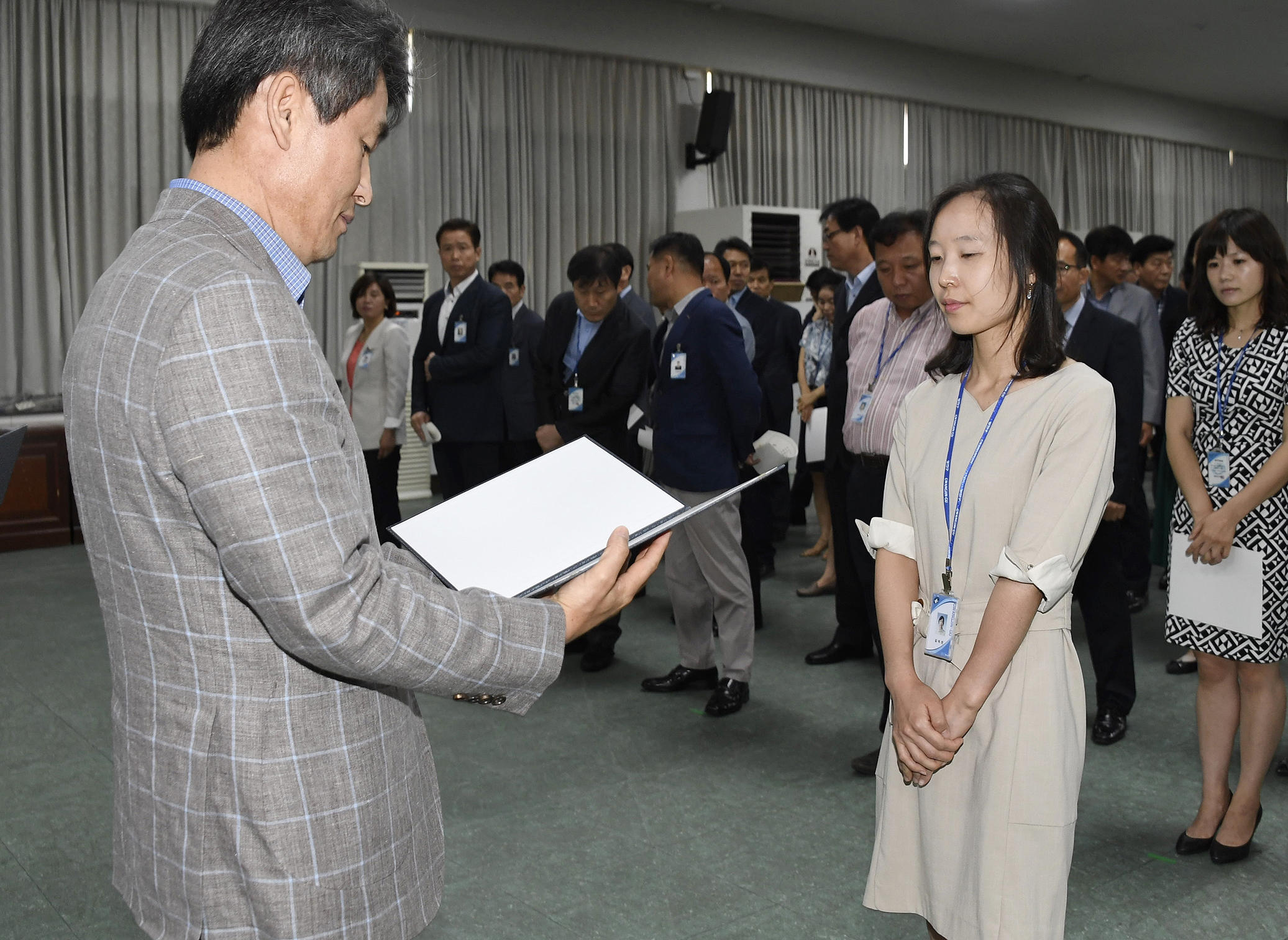 20170629-2017년 하반기 정기인사발령 발령장 수여 158237.jpg