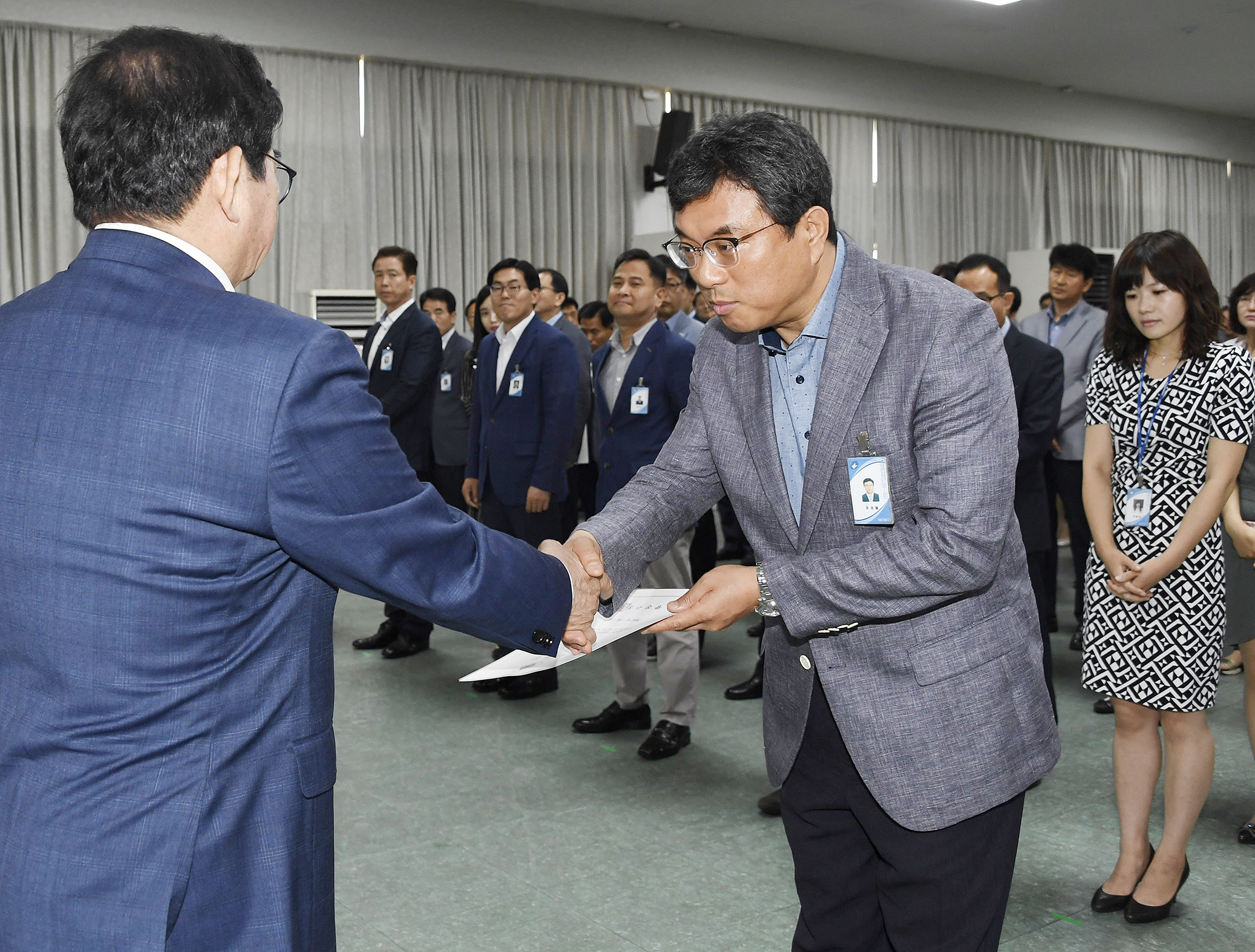 20170629-2017년 하반기 정기인사발령 발령장 수여 157983.jpg