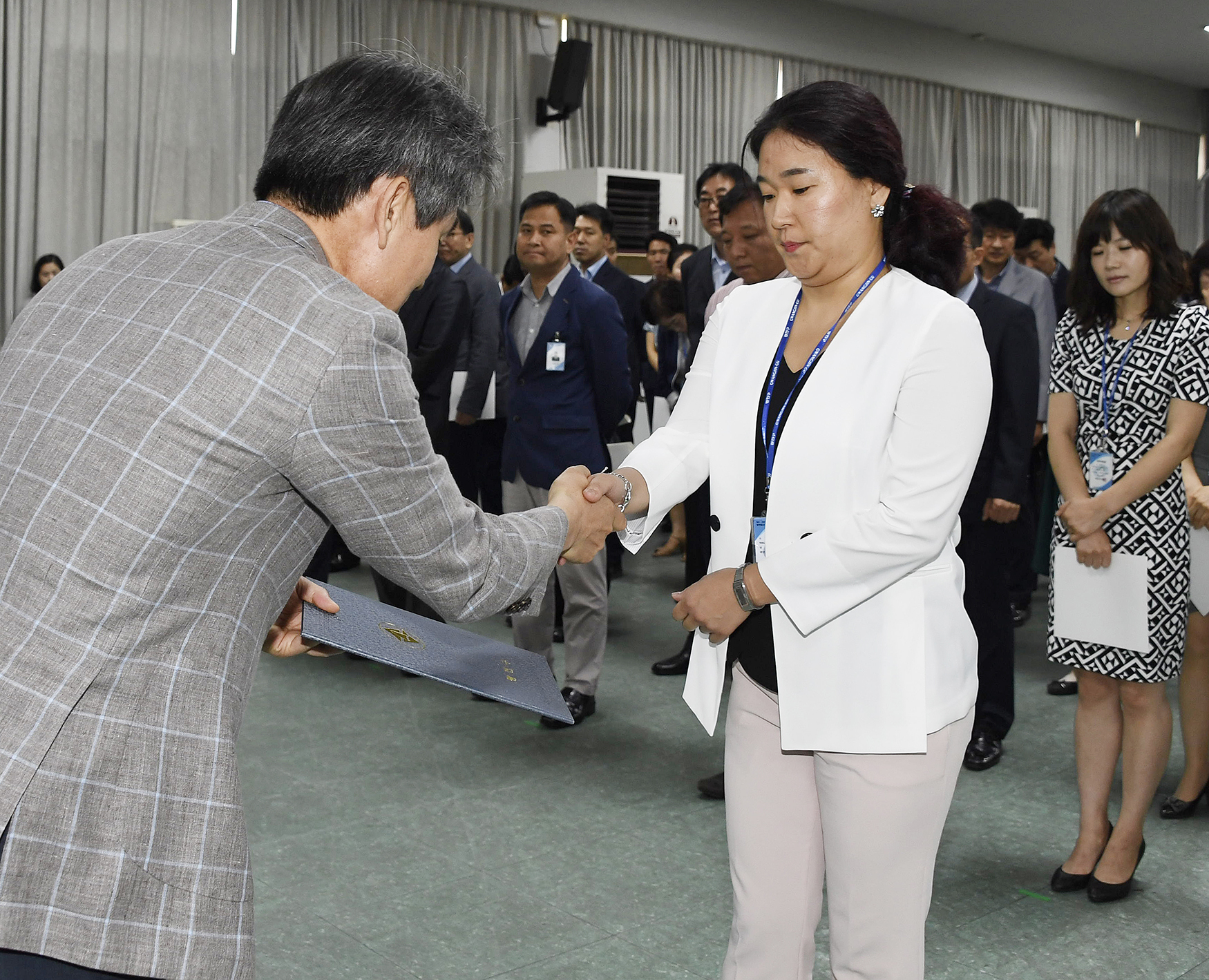 20170629-2017년 하반기 정기인사발령 발령장 수여 158241.jpg