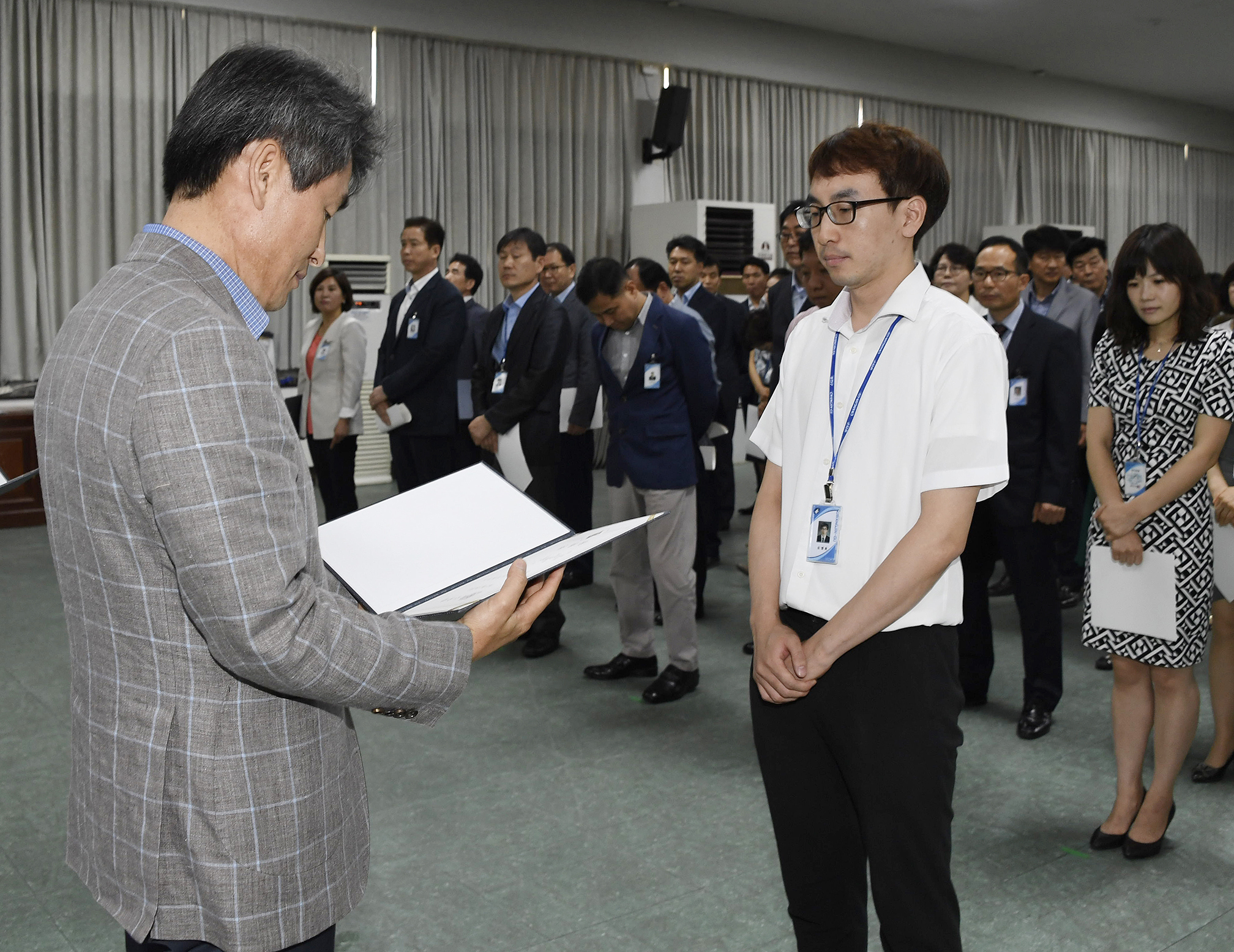 20170629-2017년 하반기 정기인사발령 발령장 수여 158242.jpg