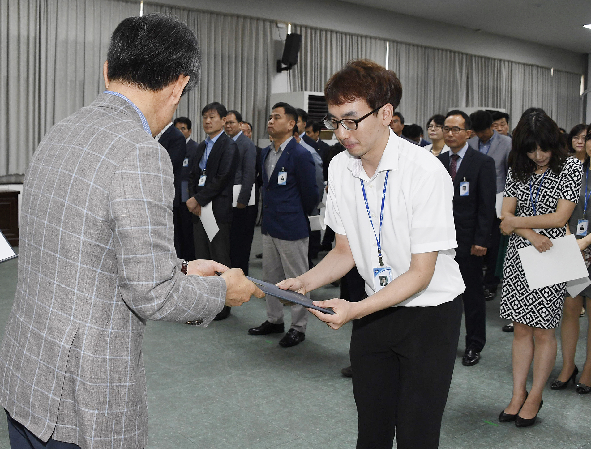 20170629-2017년 하반기 정기인사발령 발령장 수여 158243.jpg