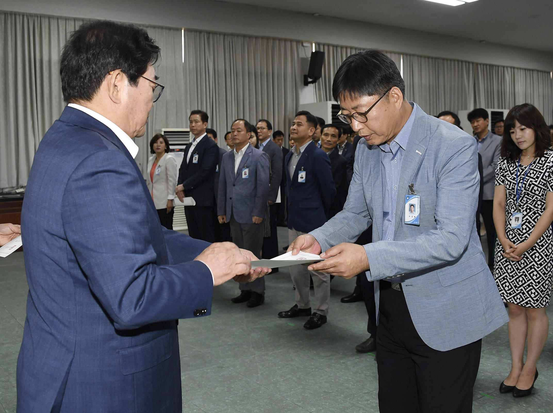 20170629-2017년 하반기 정기인사발령 발령장 수여 157988.jpg