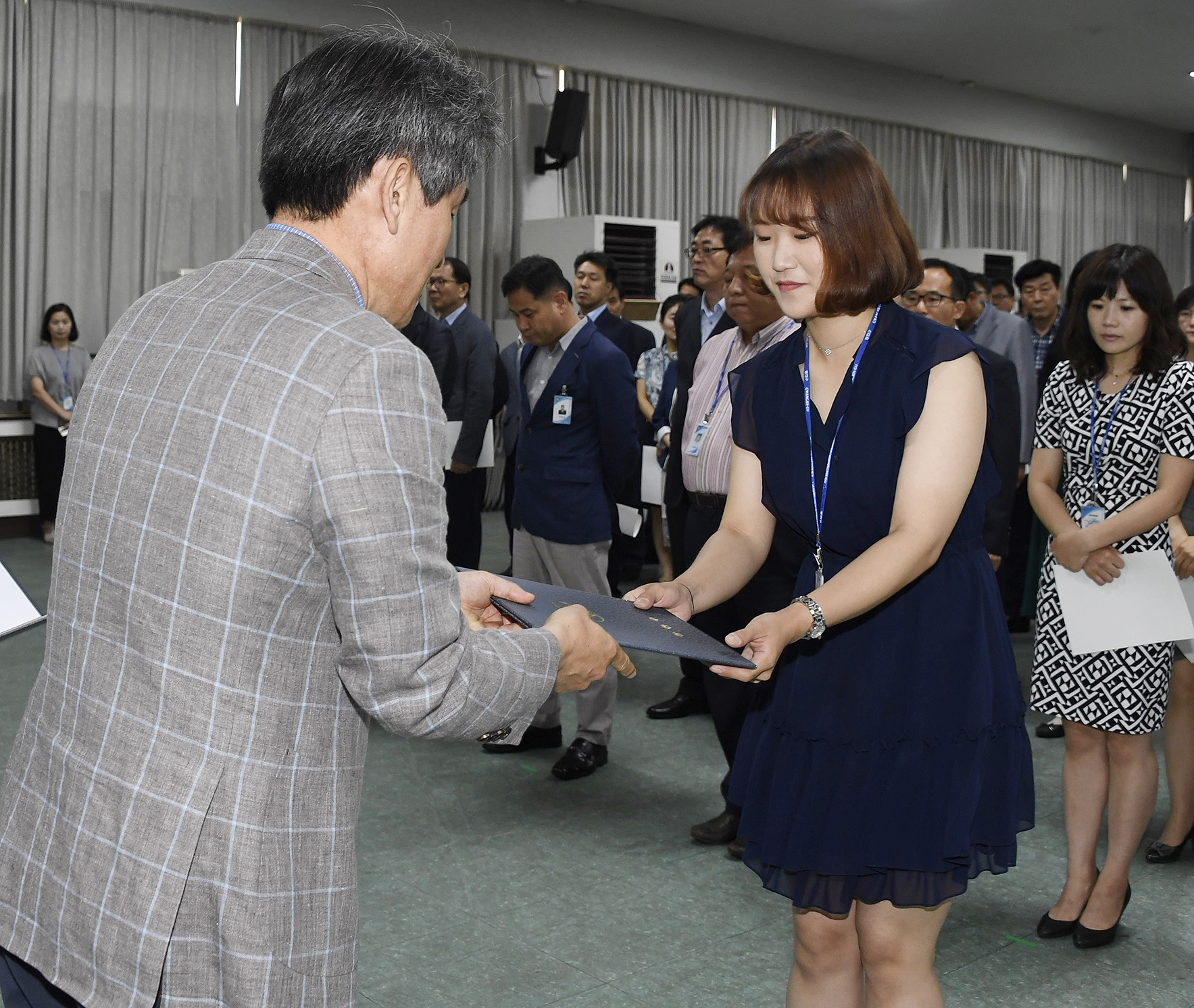 20170629-2017년 하반기 정기인사발령 발령장 수여 158245.jpg