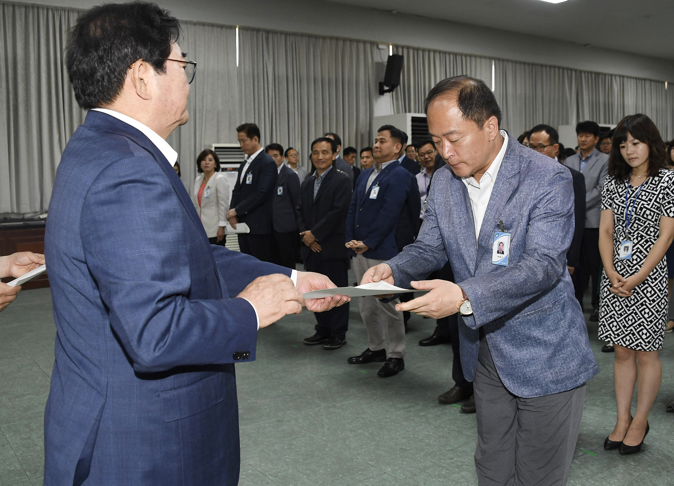 20170629-2017년 하반기 정기인사발령 발령장 수여 157991.jpg